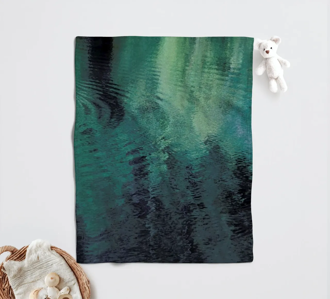 Forest In The Lake coperta in pile da Studio Nahili