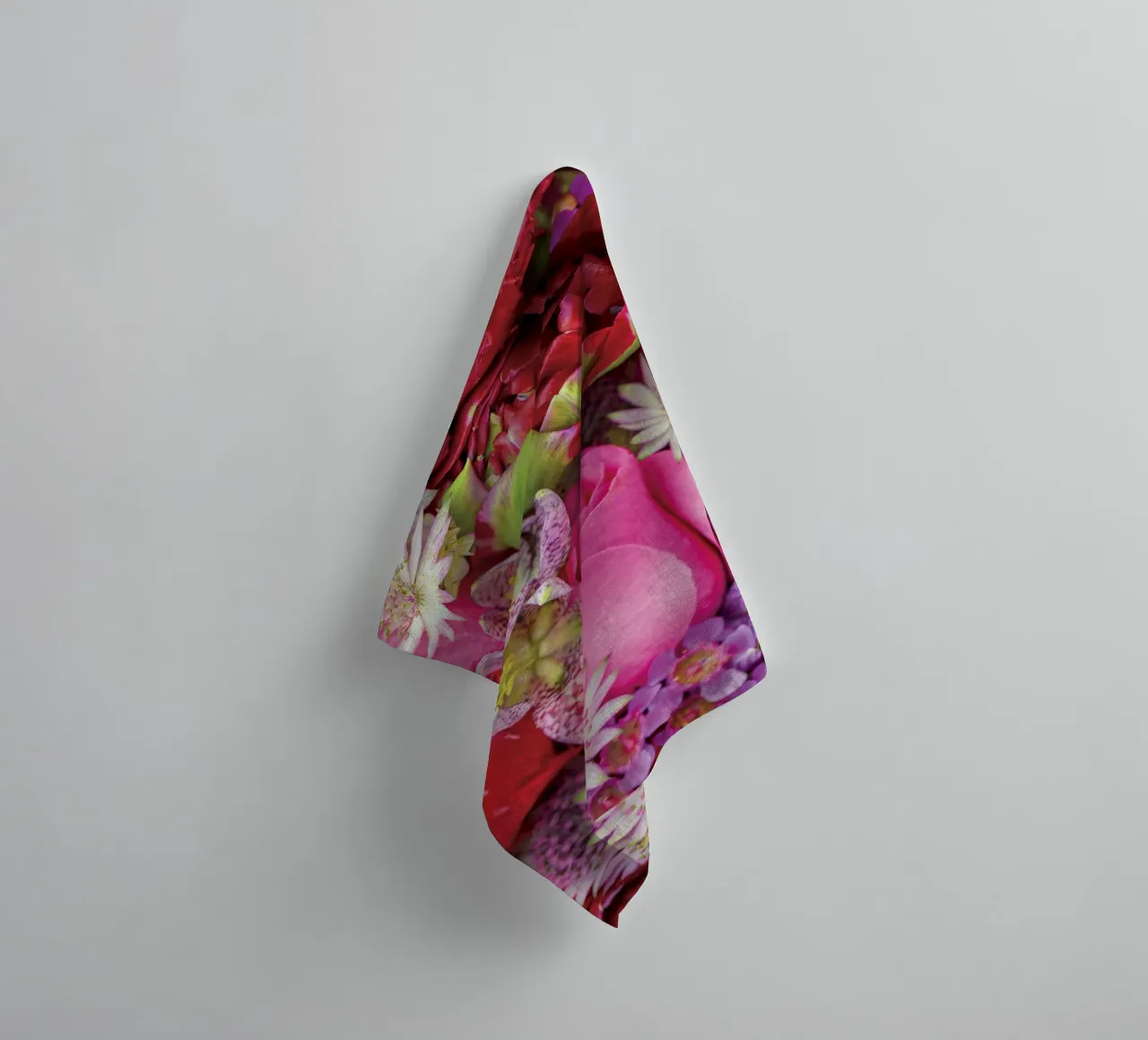 Incantevole composizione floreale asciugamano da bagno da Curious Collections by Marielle Leenders