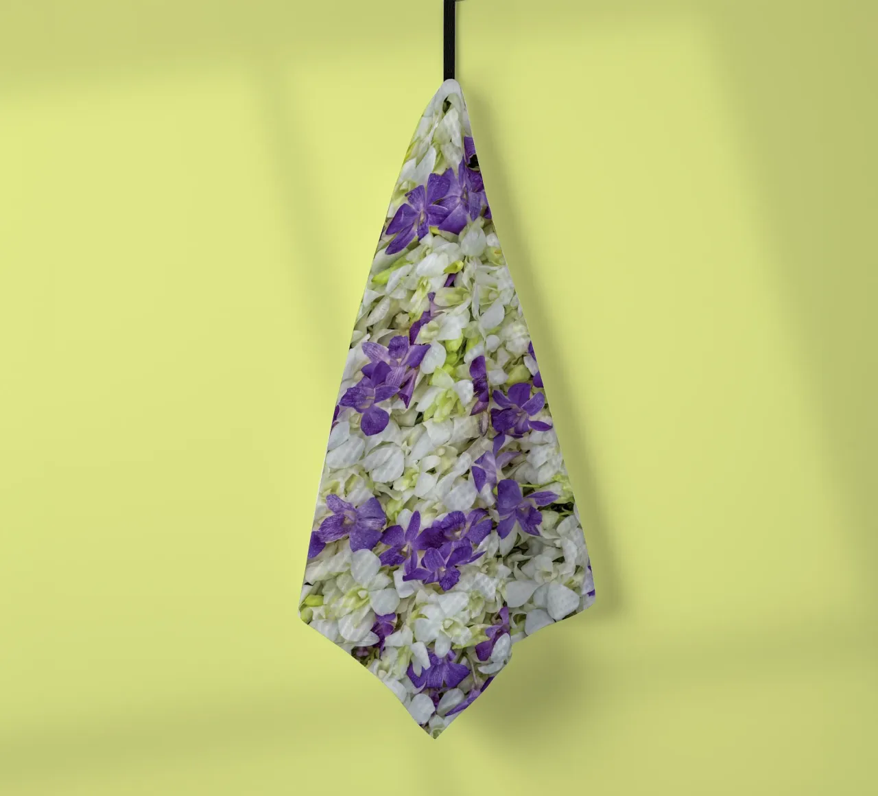 Un tocco di eleganza: Letto di orchidee bianche e viola canovaccio da cucina da Curious Collections by Marielle Leenders