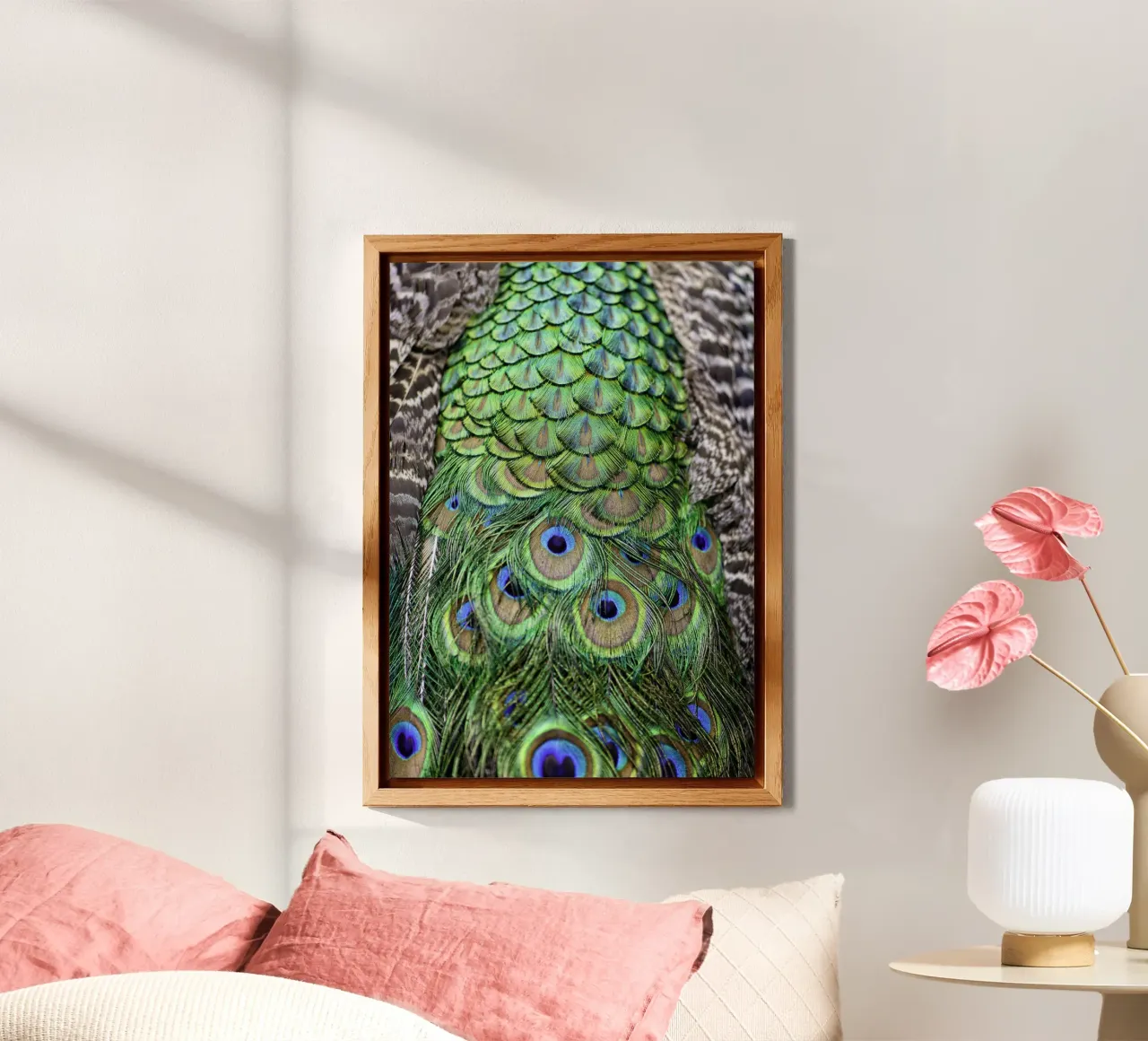 Peacock Feathers – Nature's Vibrant Masterpiece alluminio dibond da Curious Collections by Marielle Leenders