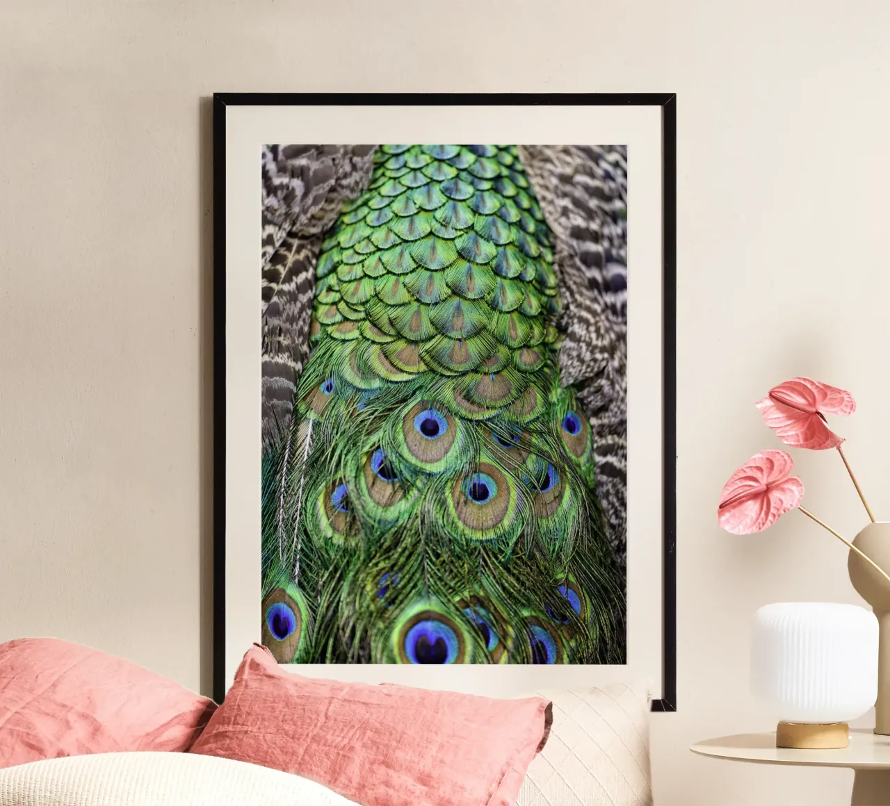 Peacock Feathers – Nature's Vibrant Masterpiece carta hahnemühle da Curious Collections by Marielle Leenders