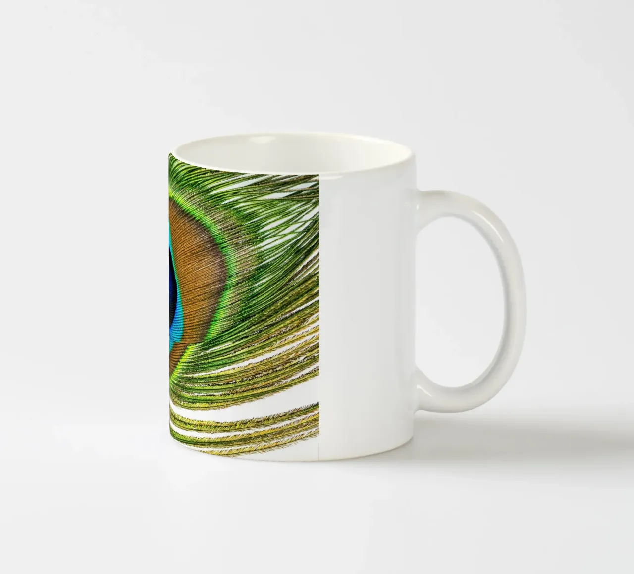 Piuma di pavone - Simbolo di eleganza e vivacità tazza in ceramica da Curious Collections by Marielle Leenders