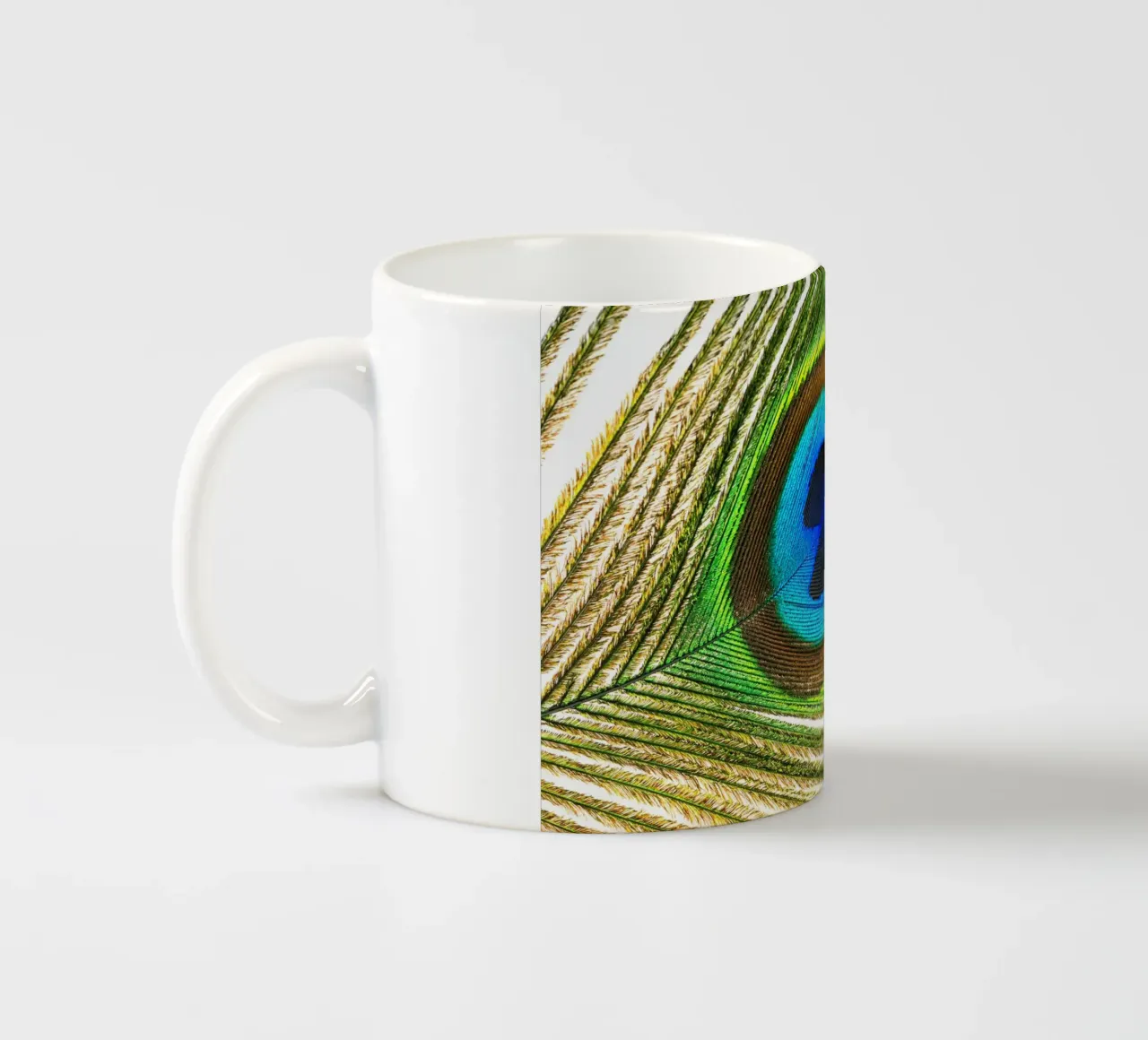 Piuma di pavone - Simbolo di eleganza e vivacità tazza in ceramica da Curious Collections by Marielle Leenders