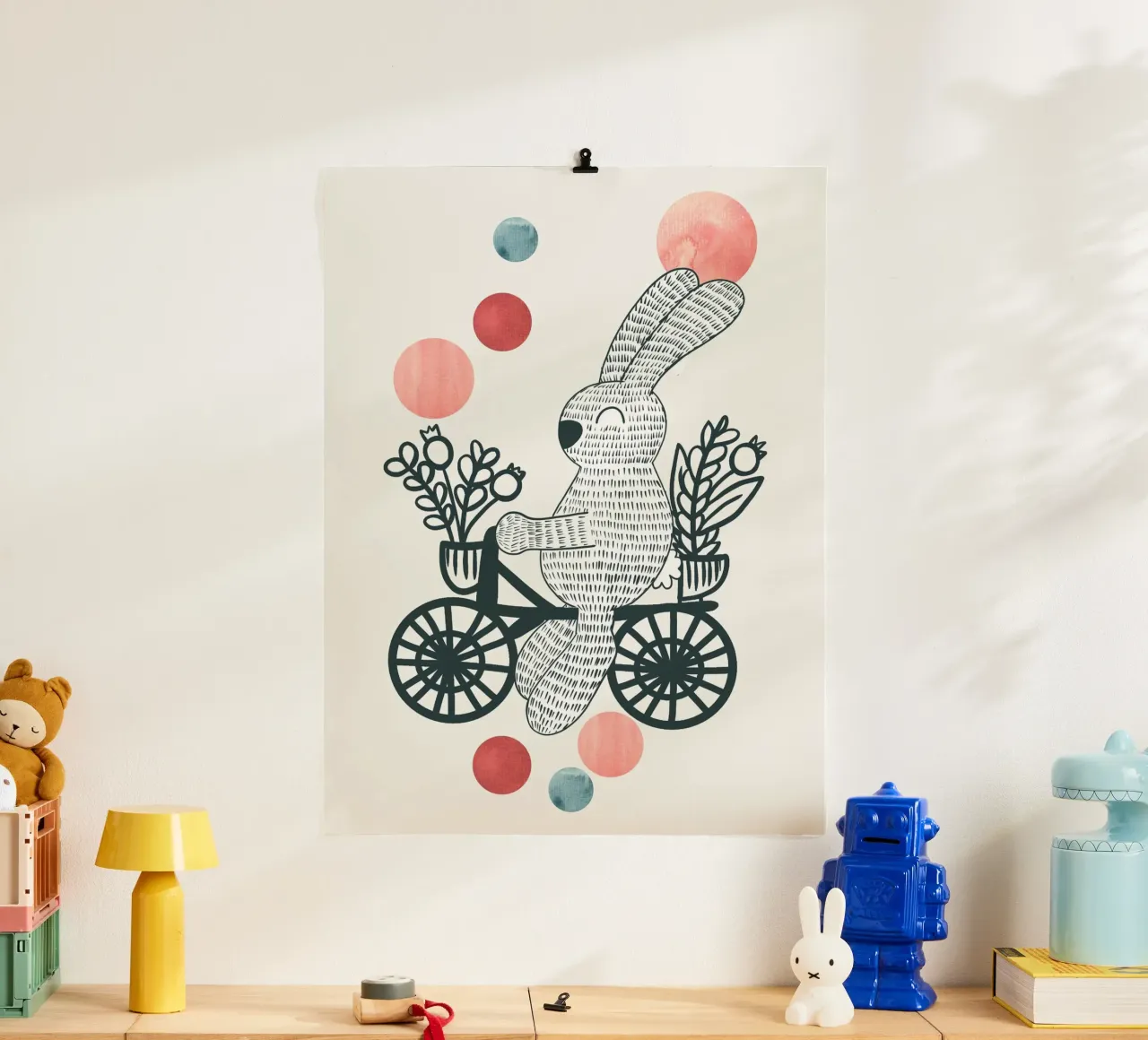 Kleiner Hase fährt Fahrrad poster con telaio in legno da BAINAI KIDS