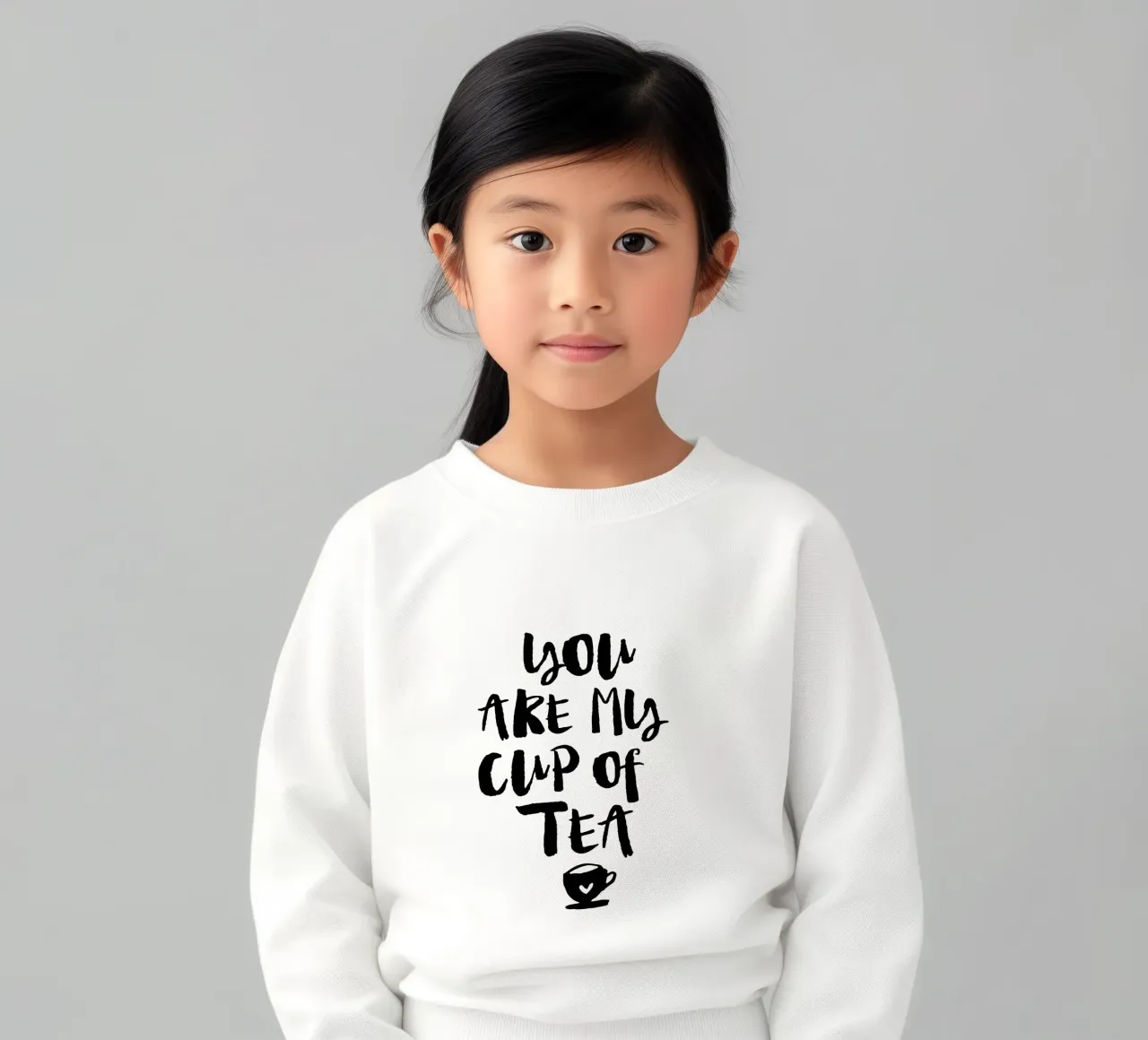 You Are My Cup Of Tea Design tipografico in bianco e nero felpa bambino da THE MOTIVATED TYPE
