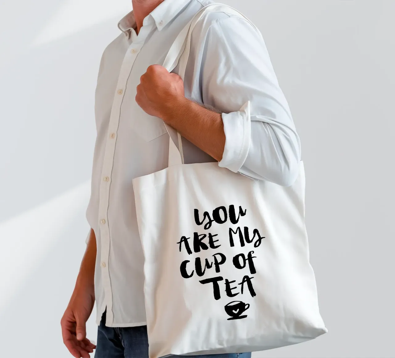 You Are My Cup Of Tea Design tipografico in bianco e nero borsa in juta da THE MOTIVATED TYPE