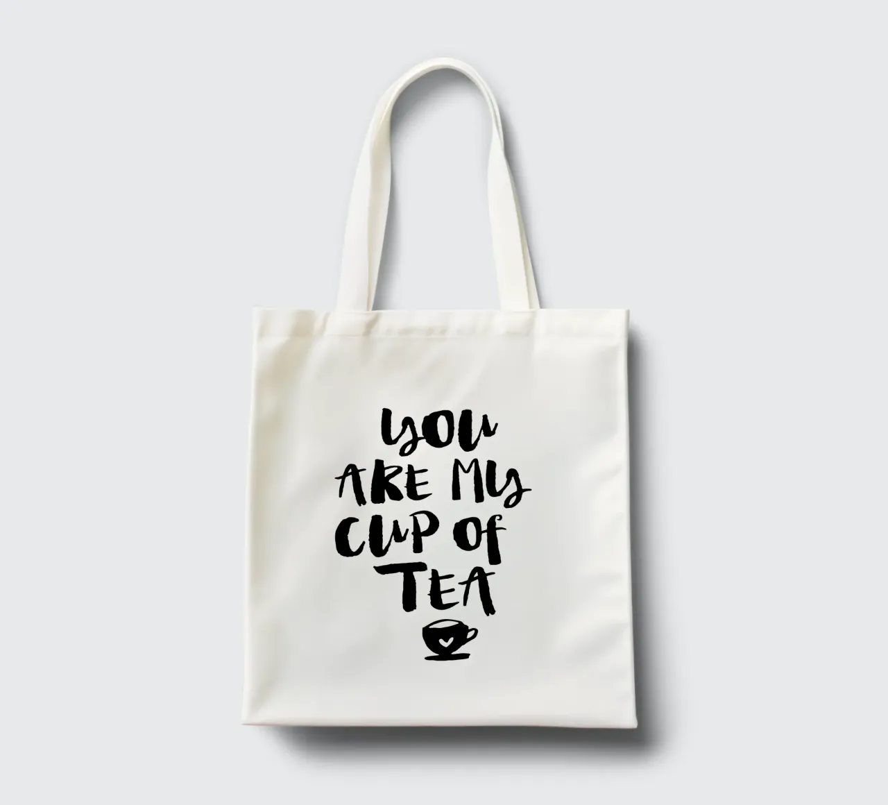 You Are My Cup Of Tea Design tipografico in bianco e nero borsa in juta da THE MOTIVATED TYPE