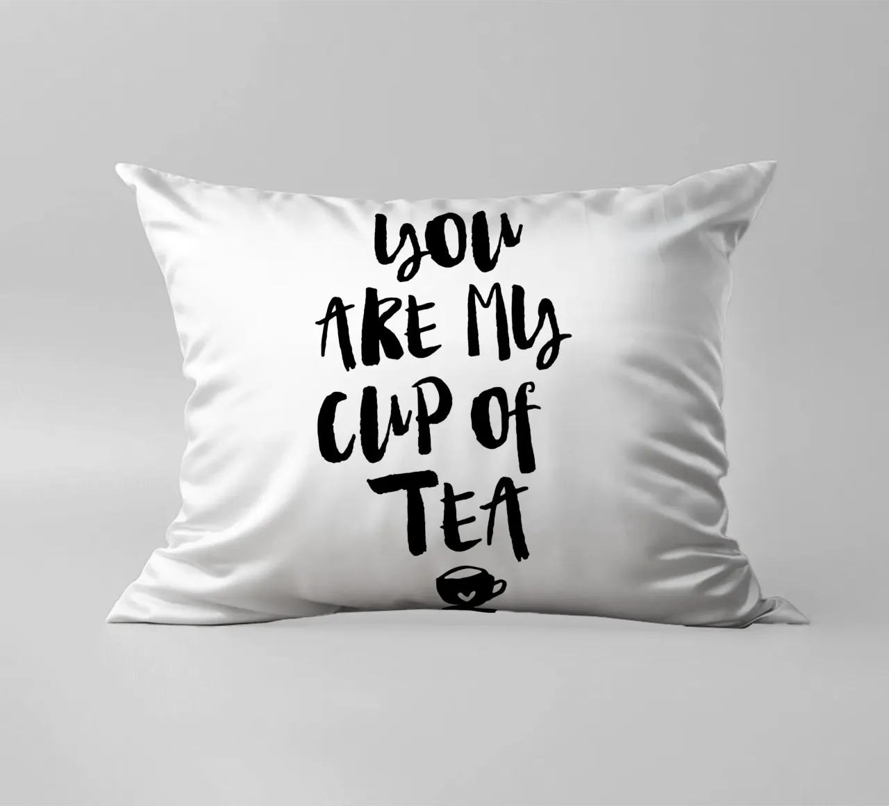 You Are My Cup Of Tea Design tipografico in bianco e nero cuscino da THE MOTIVATED TYPE