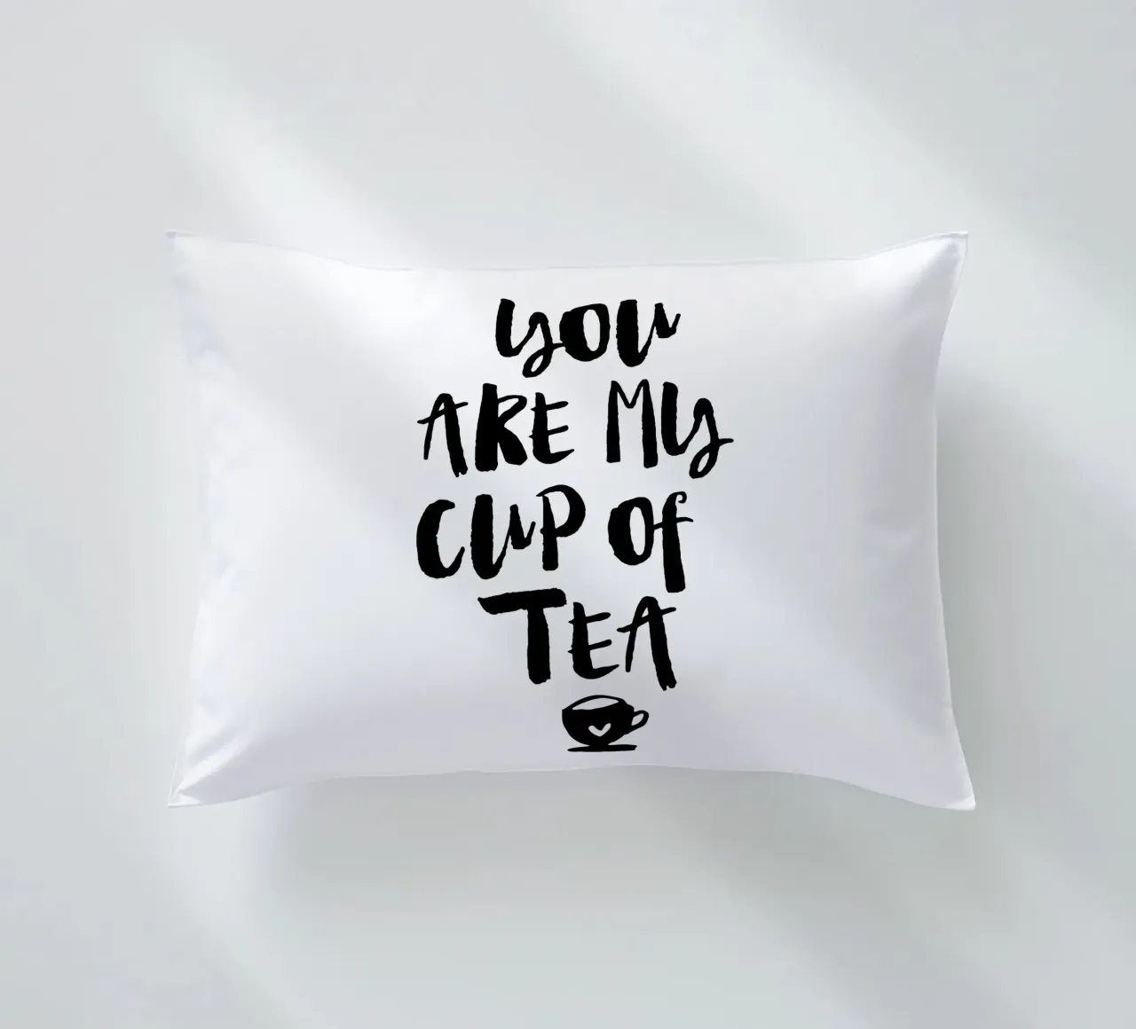 You Are My Cup Of Tea Design tipografico in bianco e nero cuscino da THE MOTIVATED TYPE