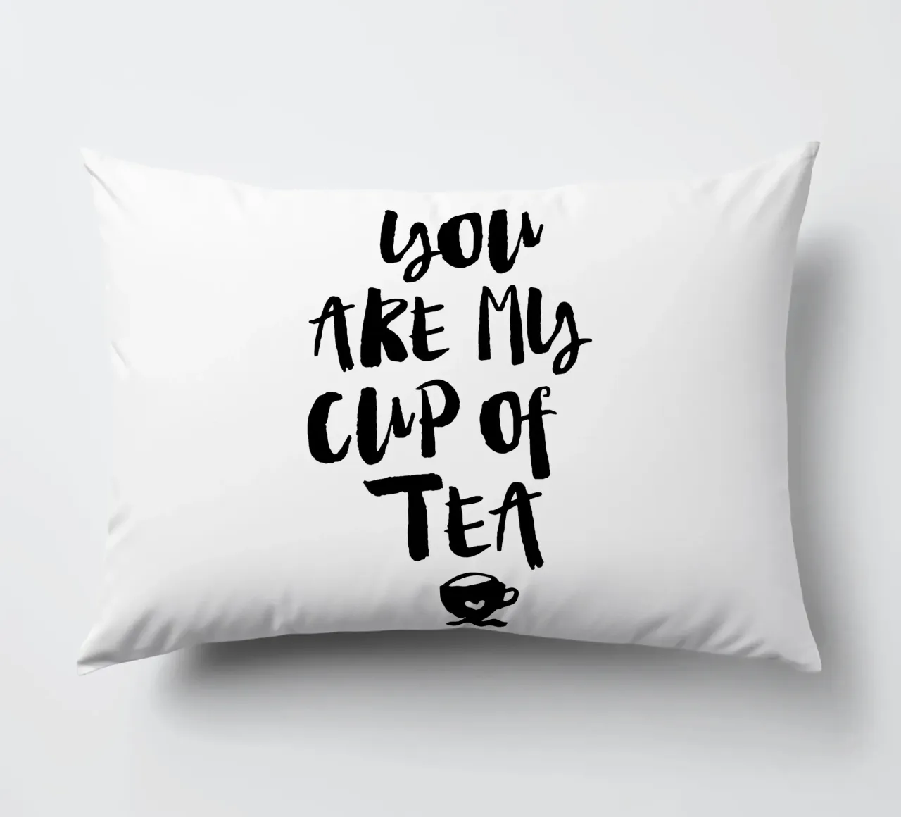 You Are My Cup Of Tea Design tipografico in bianco e nero cuscino da THE MOTIVATED TYPE