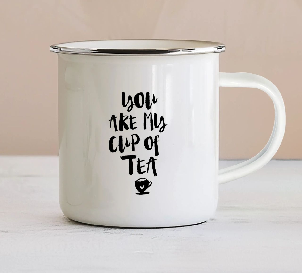 You Are My Cup Of Tea Design tipografico in bianco e nero tazza in smalto da THE MOTIVATED TYPE