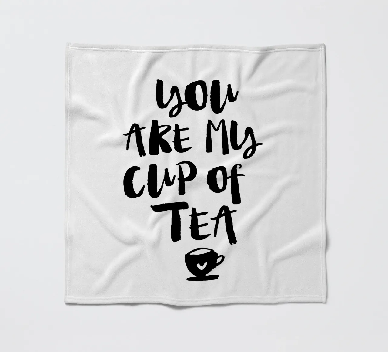 You Are My Cup Of Tea Design tipografico in bianco e nero coperta in pile da THE MOTIVATED TYPE