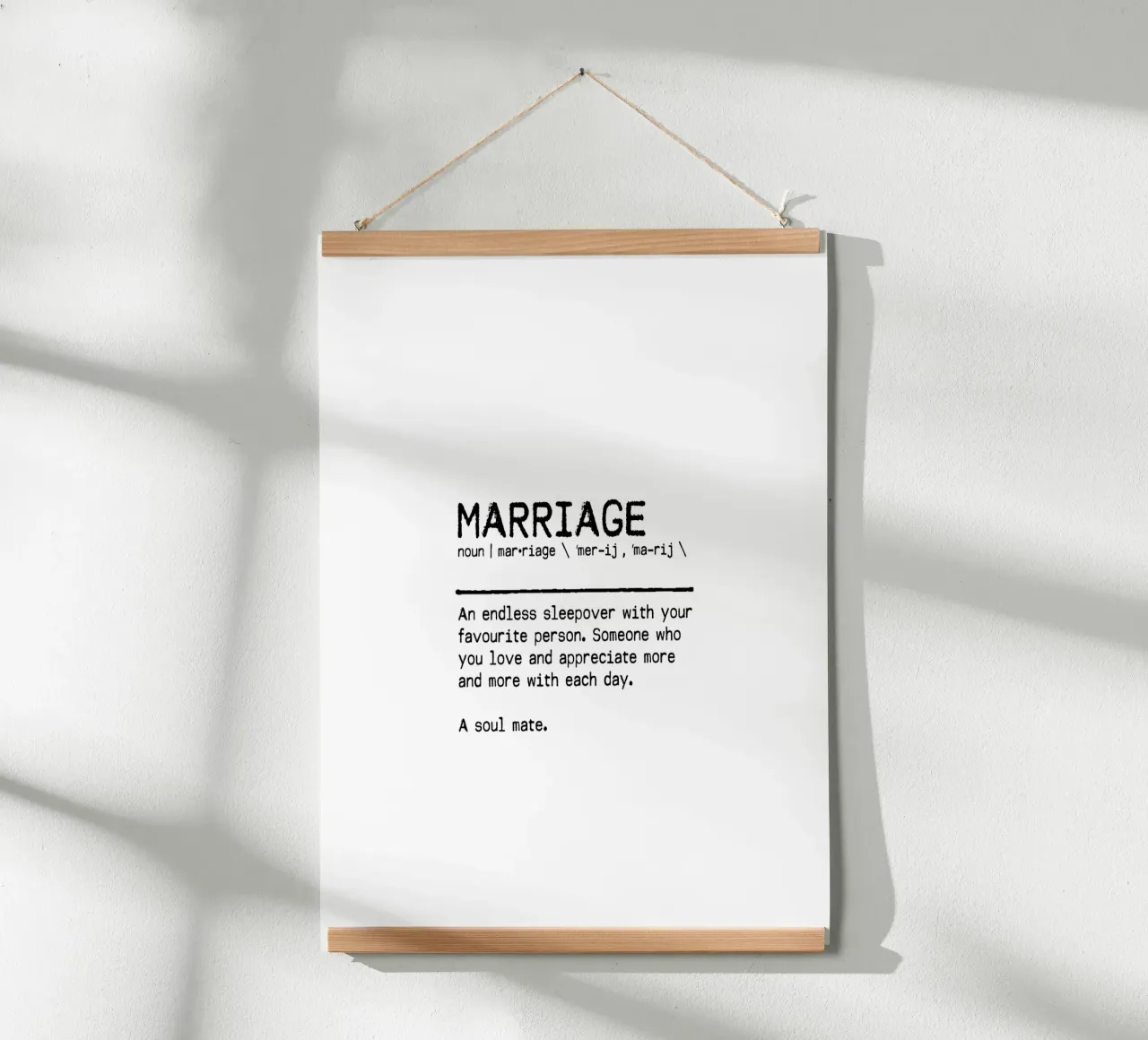 Definition Zitat - Heirat Poster mit Aluminium Rahmen von Orara Studio