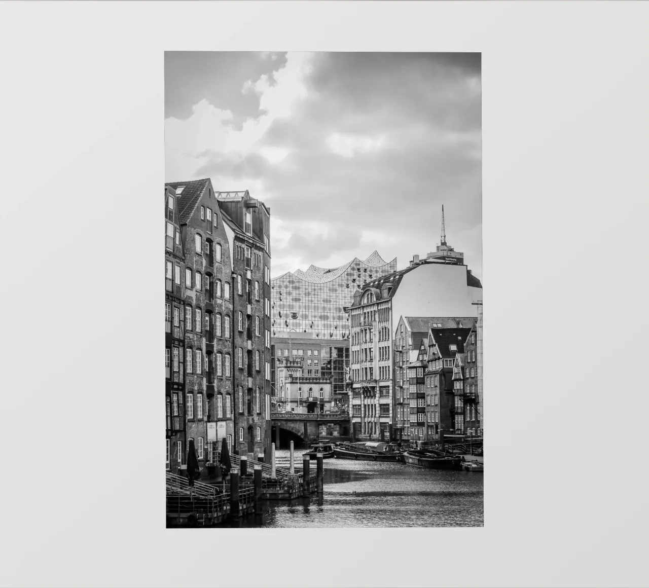 I contrasti di Amburgo: Speicherstadt e la sala concerti Elbphilharmonie pellicola backlit da Anja Hebrank Photography