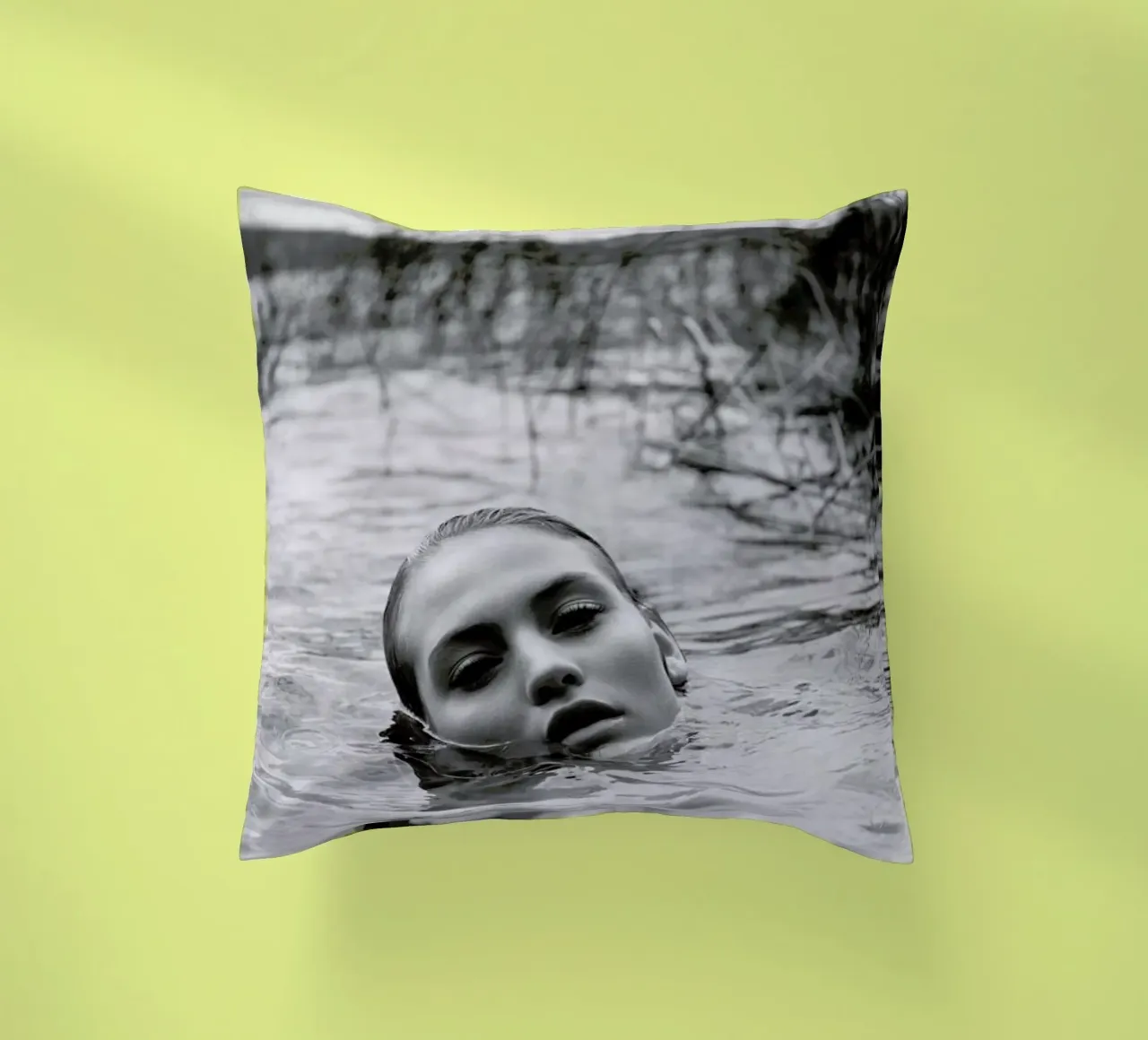 Drowning No.I cuscino da Laura Palm