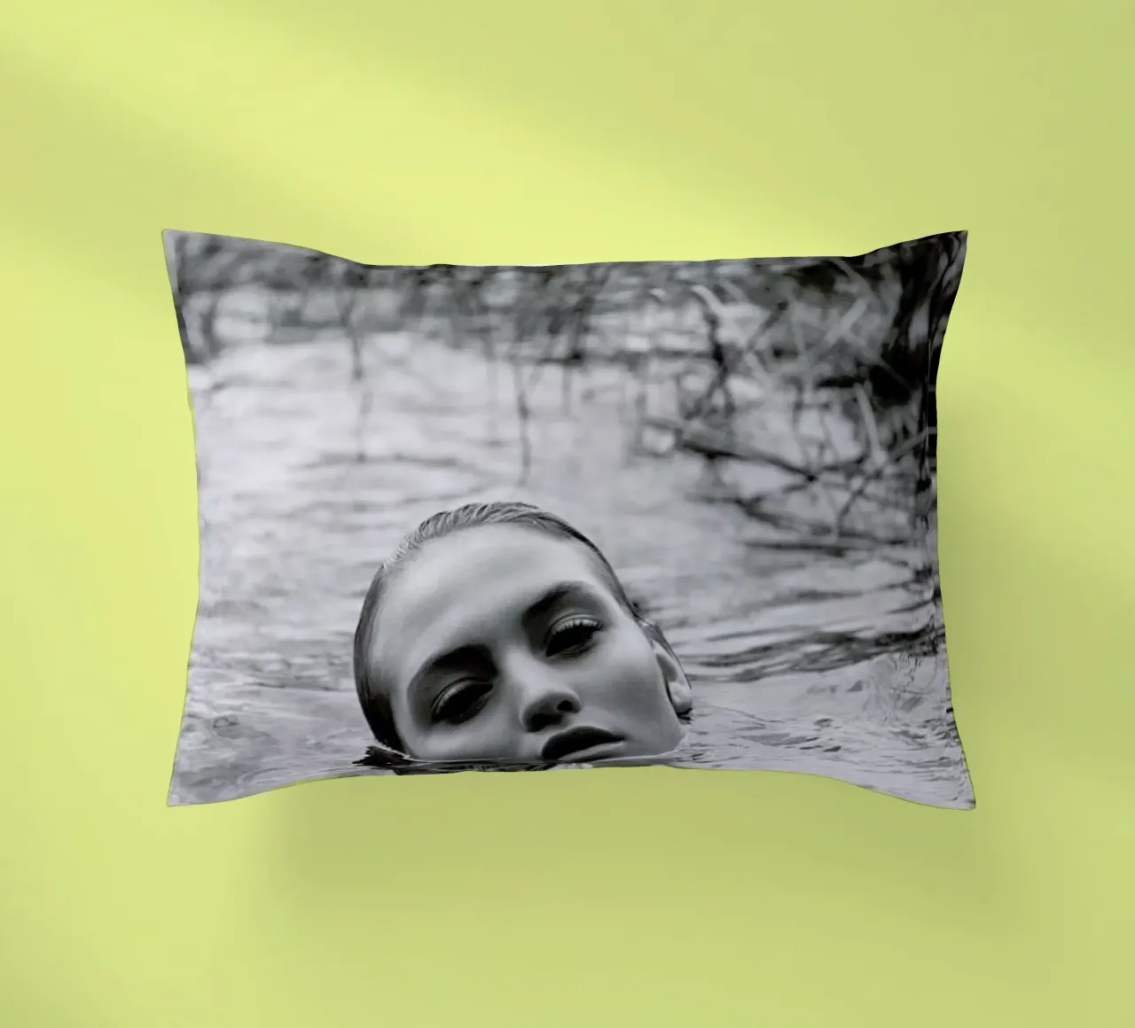 Drowning No.I cuscino da Laura Palm