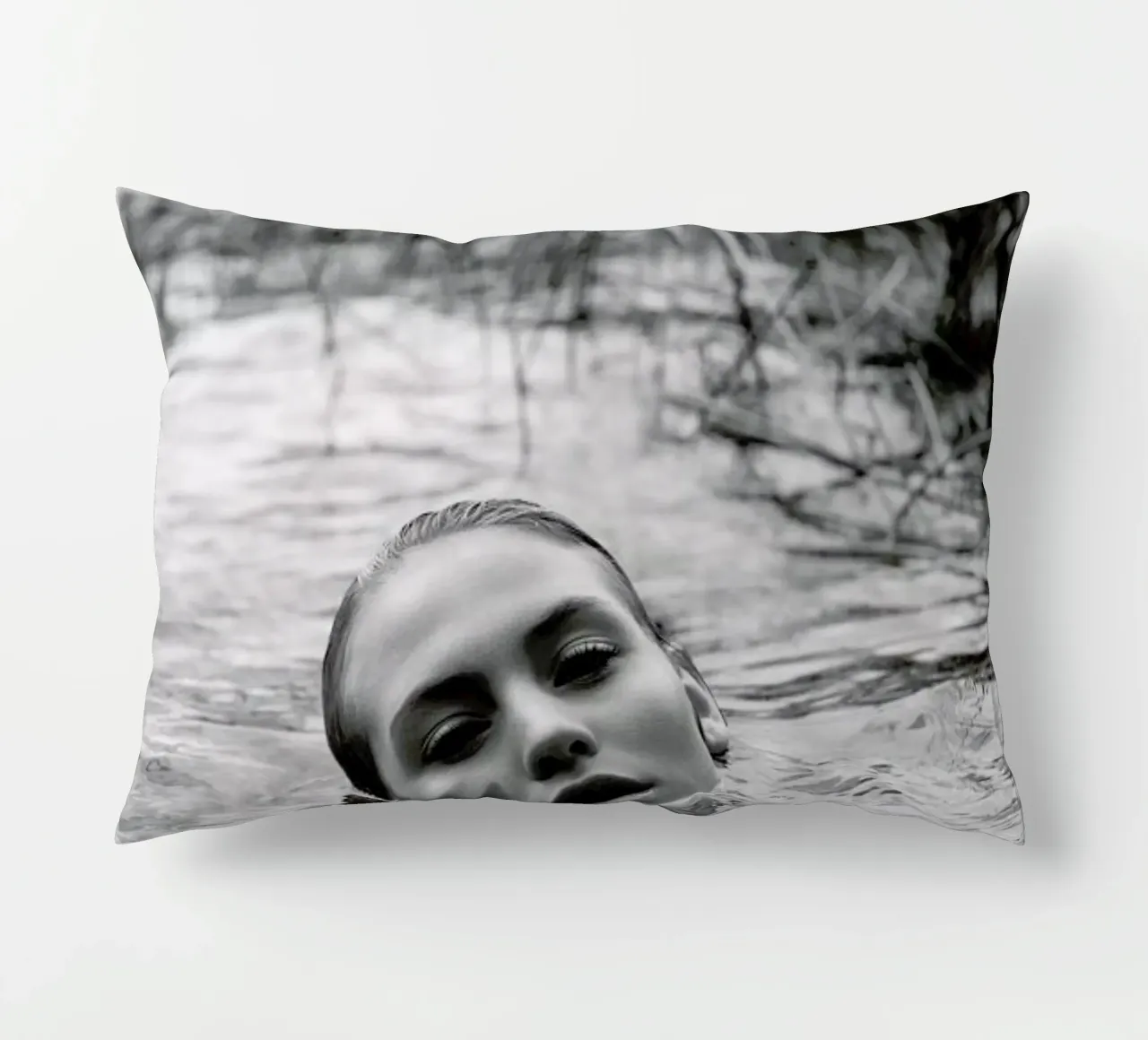 Drowning No.I cuscino da Laura Palm