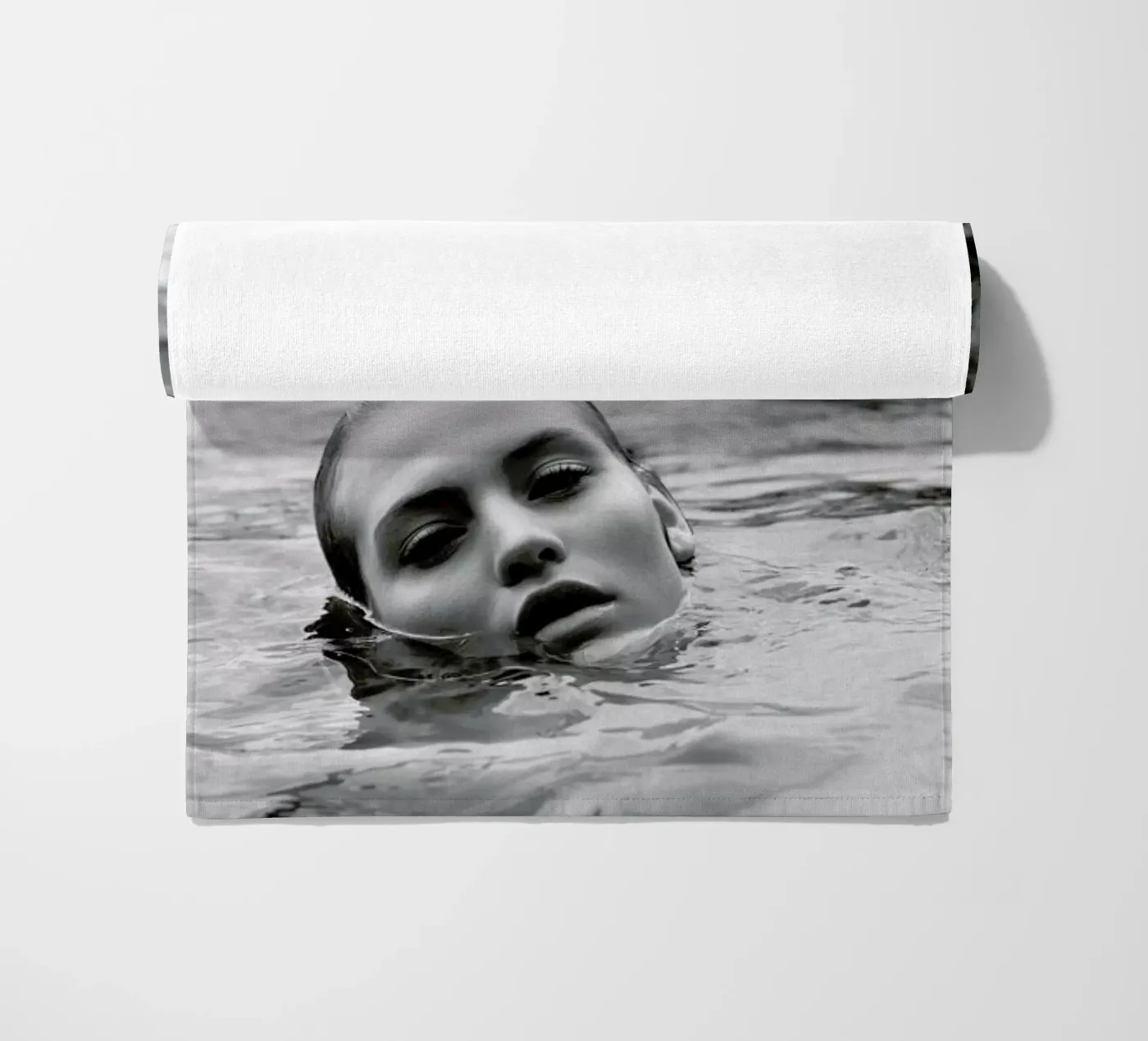 Drowning No.I telo mare da Laura Palm