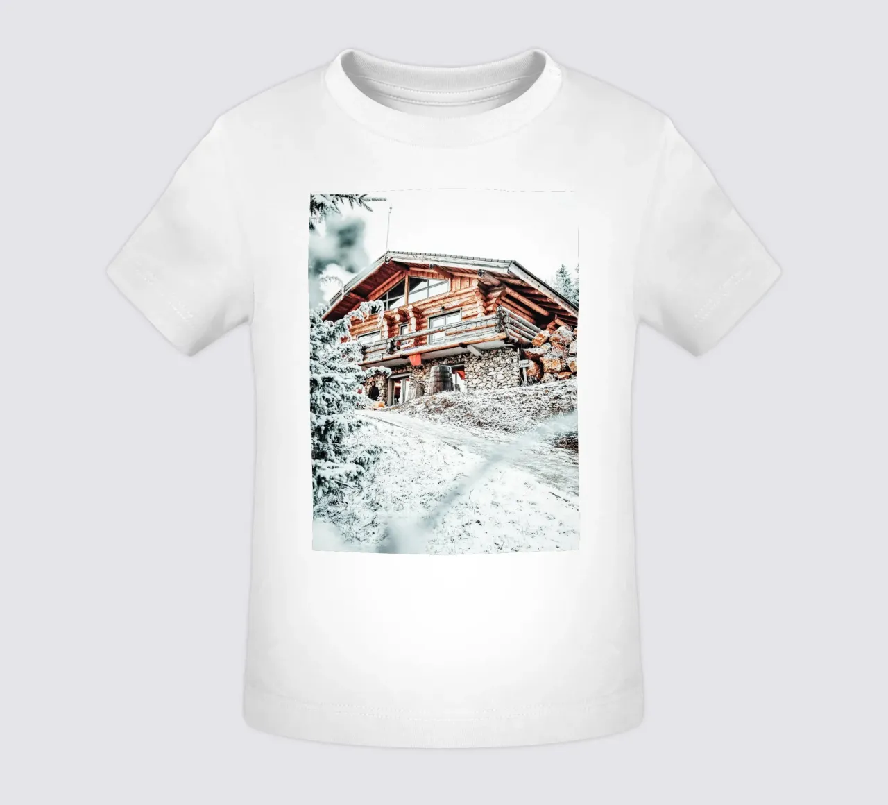 Idyllische winterse berghut baby t-shirt van Whole©