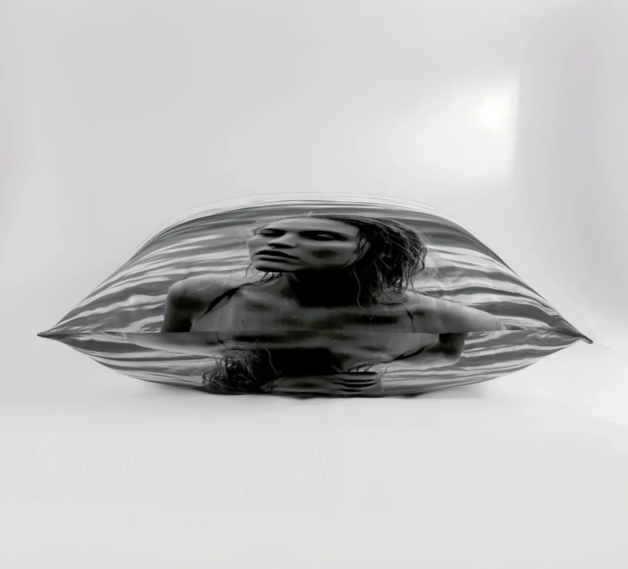 Drowning No.III cuscino da Laura Palm