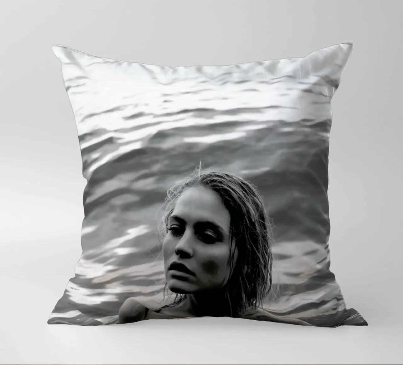 Drowning No.III cuscino da Laura Palm