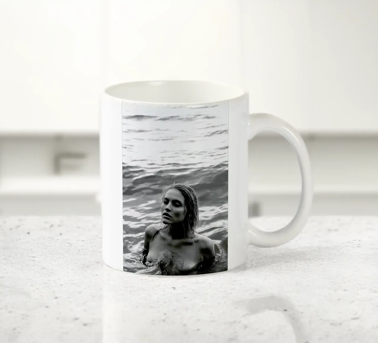 Drowning No.III tazza in ceramica da Laura Palm