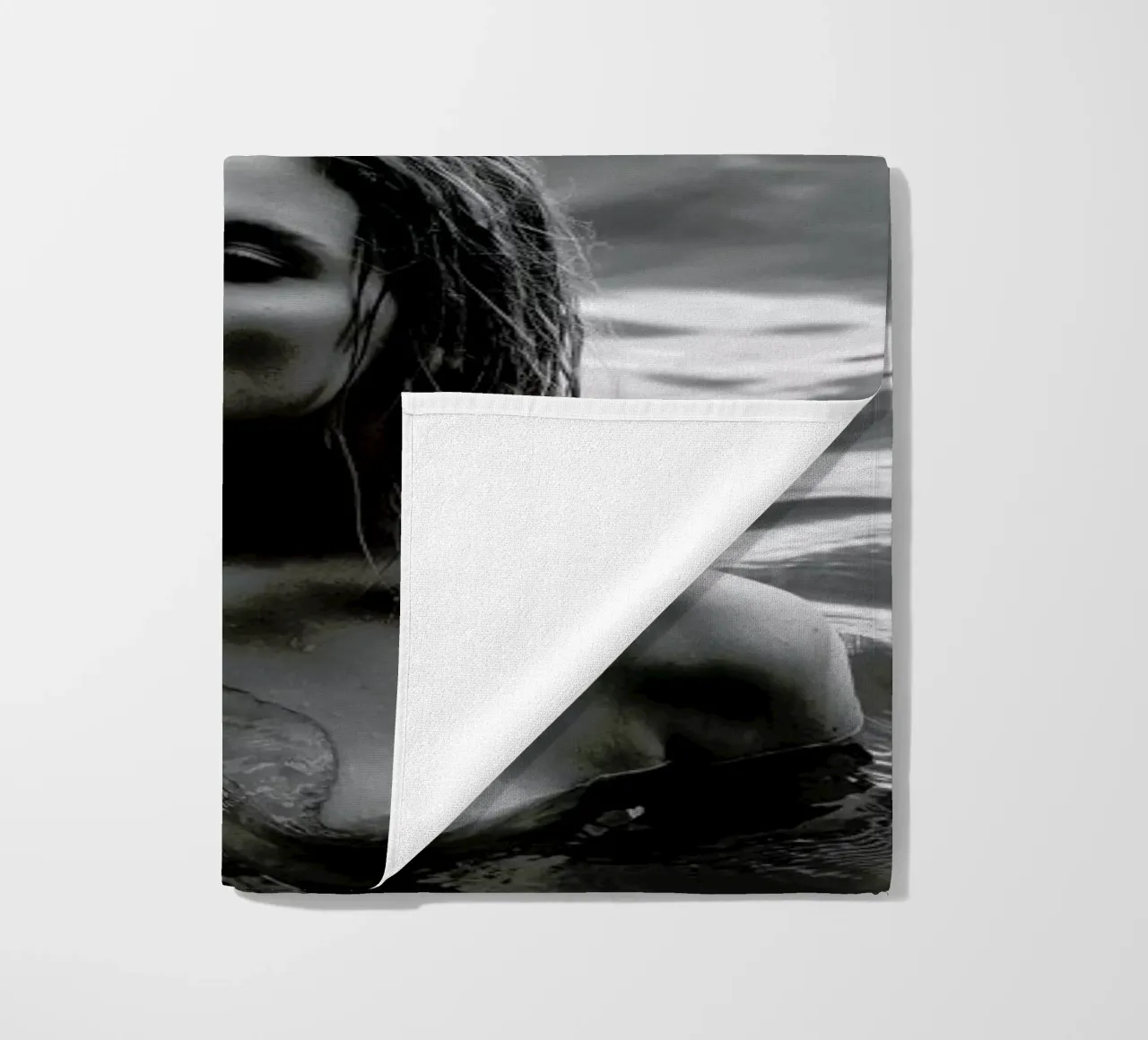 Drowning No.III telo mare da Laura Palm