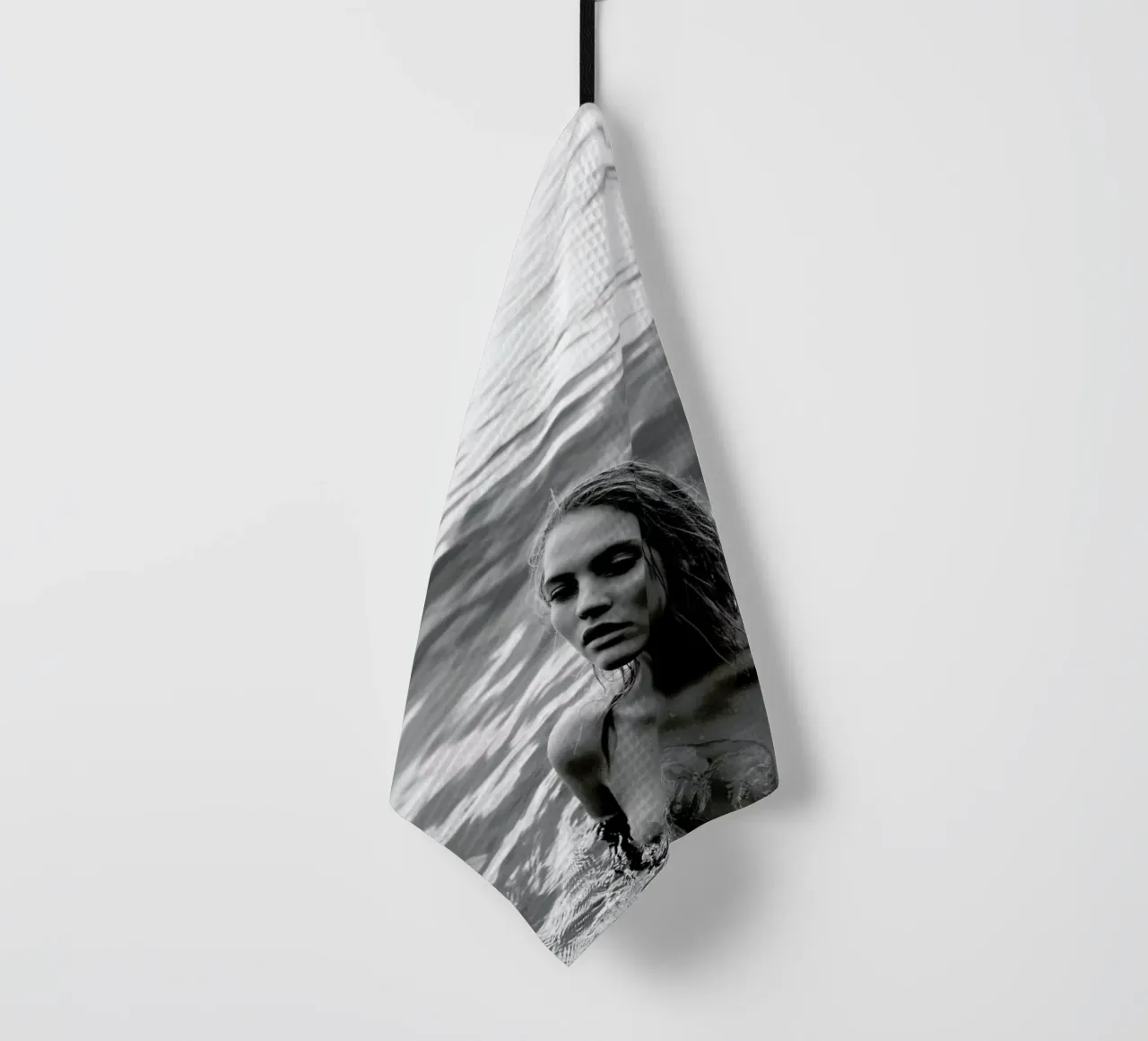Drowning No.III canovaccio da cucina da Laura Palm