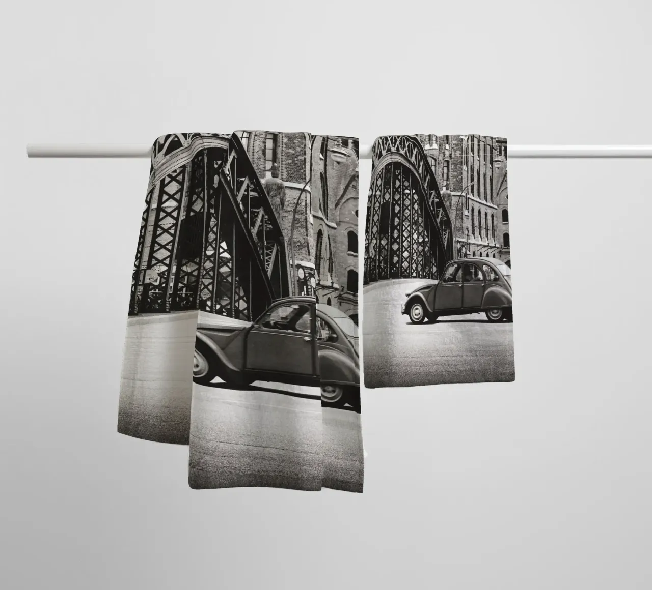 Auto d'epoca nella Speicherstadt: un'Amburgo senza tempo asciugamano da bagno da Anja Hebrank Photography
