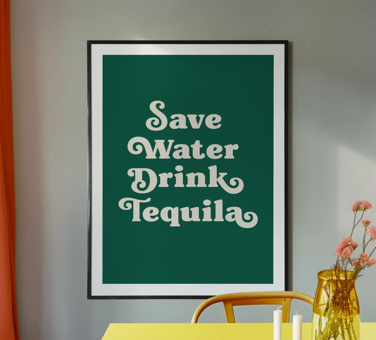 Risparmiare acqua bere tequila (tono verde) poster con telaio in alluminio da Paigaam Studio
