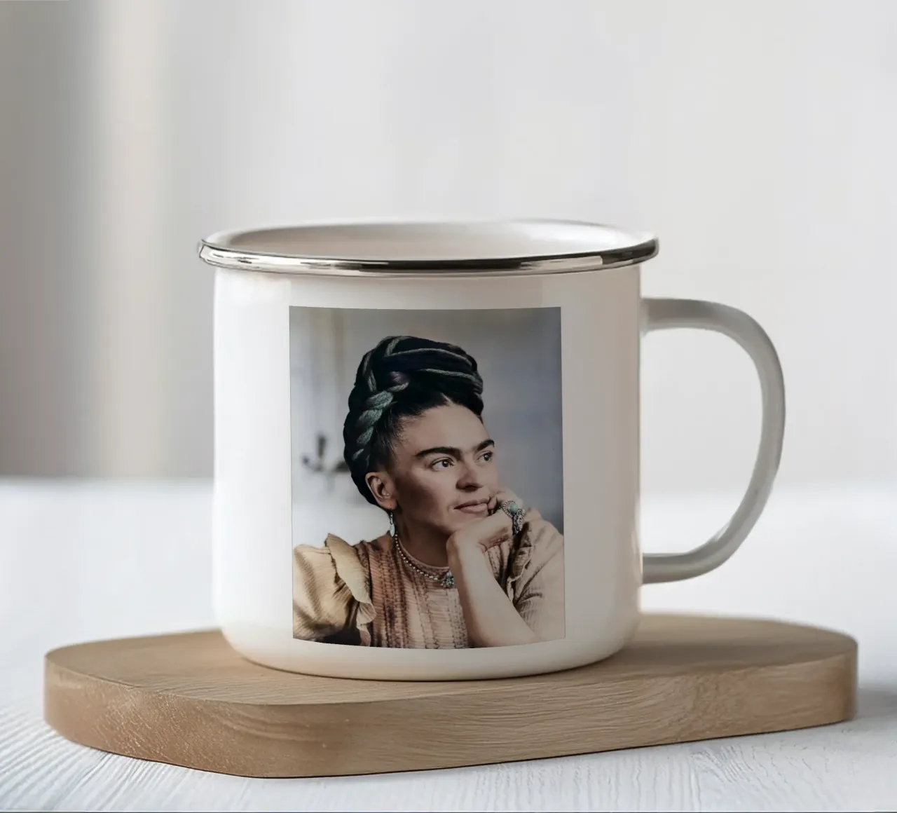 Frida Bellezza iconica tazza in smalto da Carinaprint