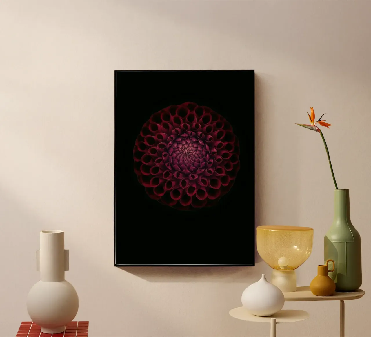 Dahlia rouge foncé velouté - Une déclaration d'élégance audacieuse plexiglas de Curious Collections by Marielle Leenders