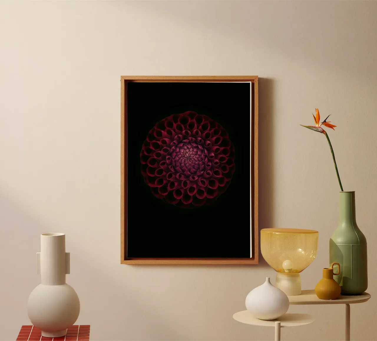 Dahlia rouge foncé velouté - Une déclaration d'élégance audacieuse toile avec Caisse américaine de Curious Collections by Marielle Leenders