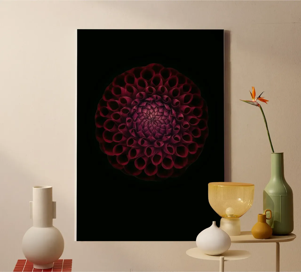 Dahlia rouge foncé velouté - Une déclaration d'élégance audacieuse toile avec Caisse américaine de Curious Collections by Marielle Leenders