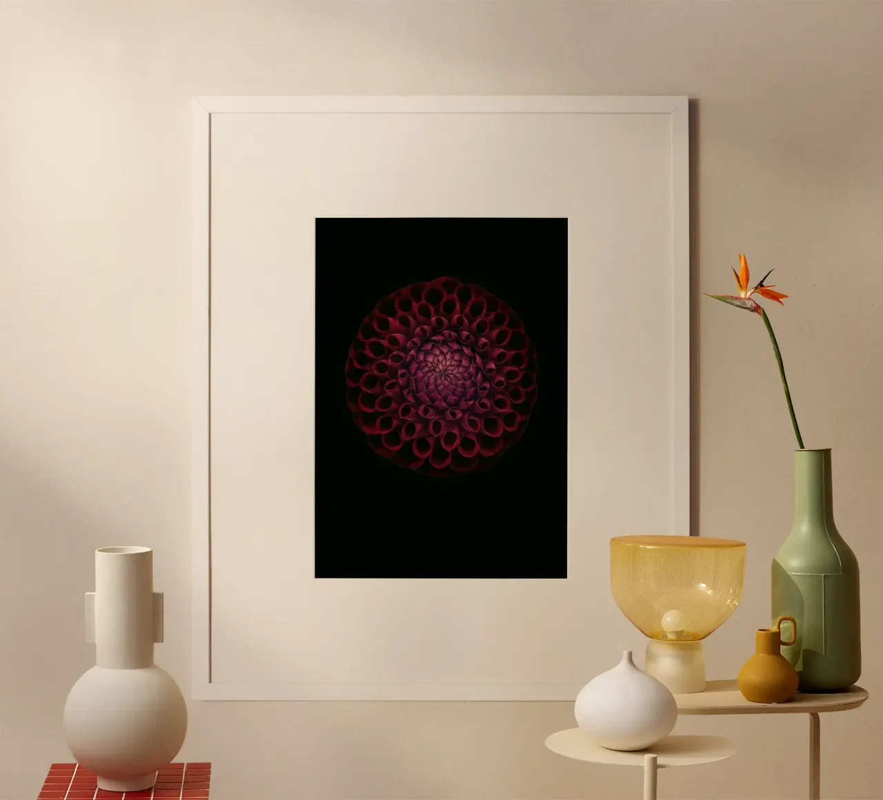 Dahlia rouge foncé velouté - Une déclaration d'élégance audacieuse hahnemühle de Curious Collections by Marielle Leenders