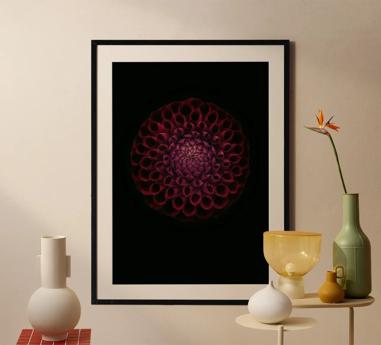 Dahlia rouge foncé velouté - Une déclaration d'élégance audacieuse hahnemühle de Curious Collections by Marielle Leenders
