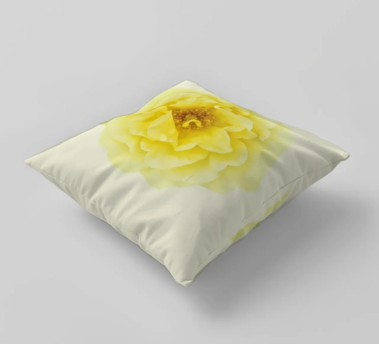 Une floraison d'une douce élégance : La rose jaune coussin de Curious Collections by Marielle Leenders