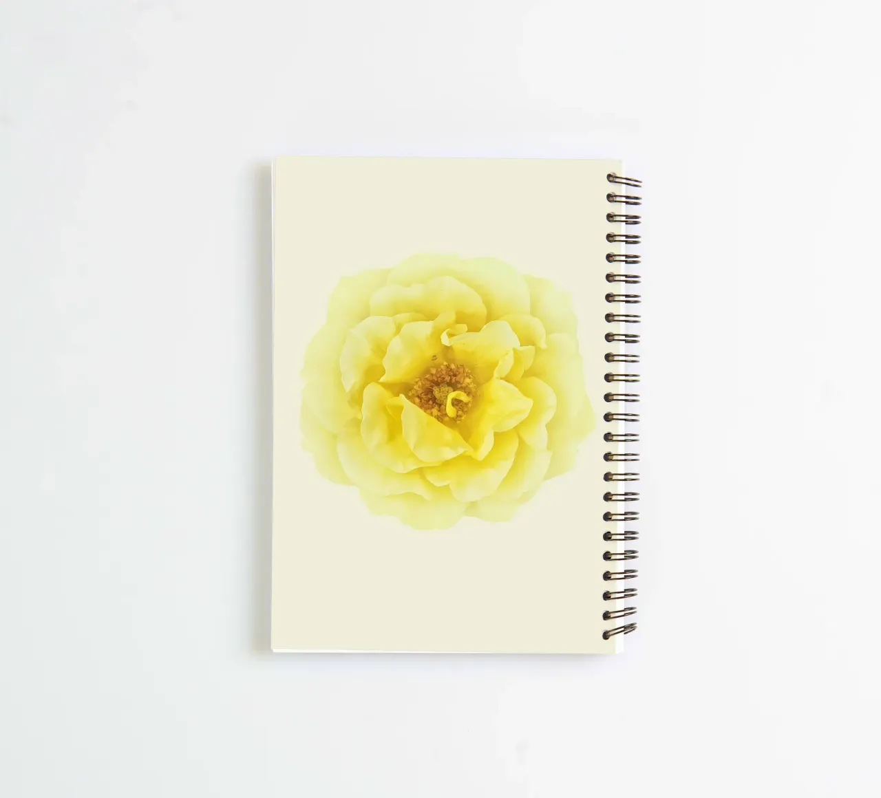 Une floraison d'une douce élégance : La rose jaune carnet à spirale de Curious Collections by Marielle Leenders