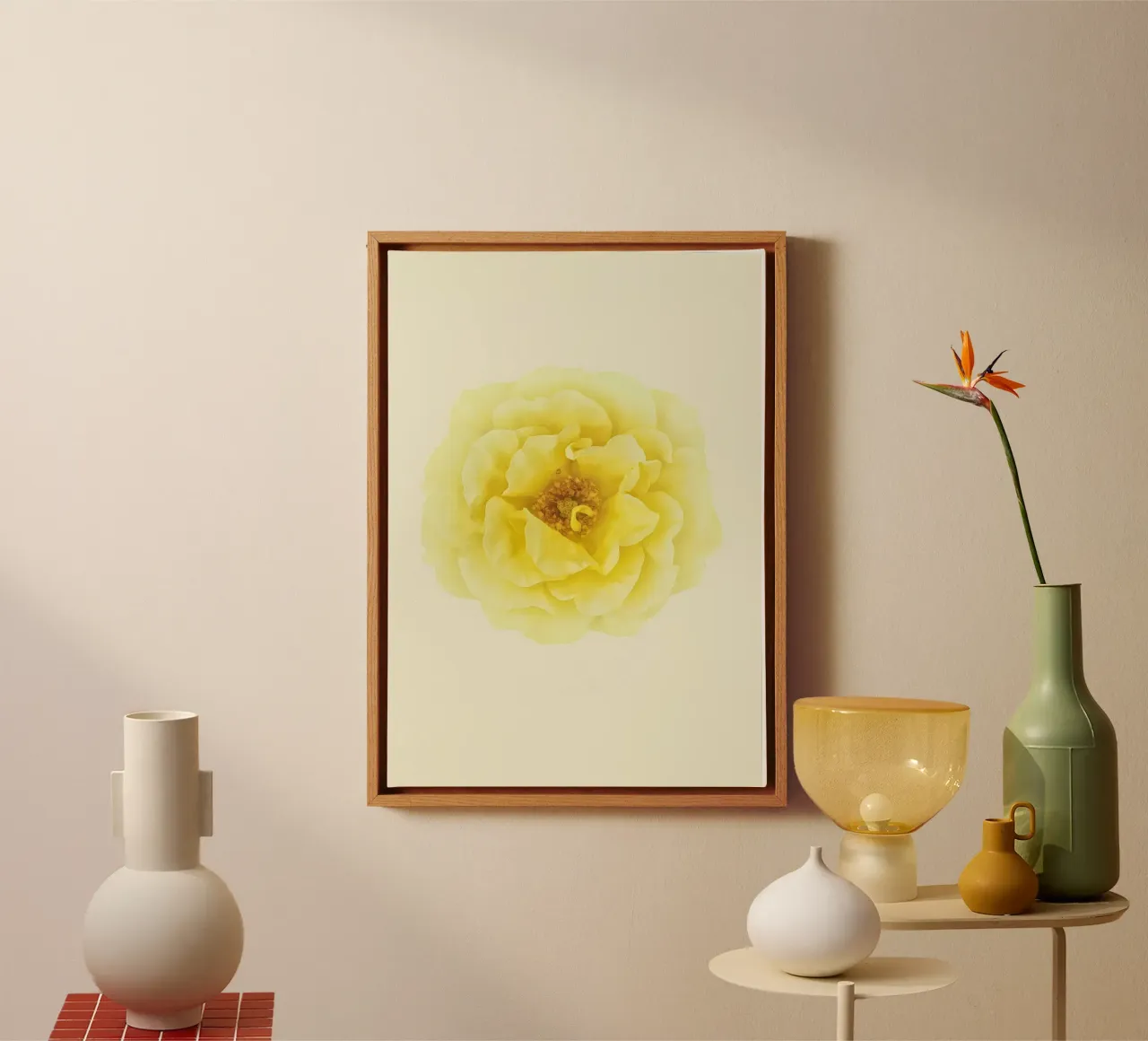 Une floraison d'une douce élégance : La rose jaune toile avec Caisse américaine de Curious Collections by Marielle Leenders