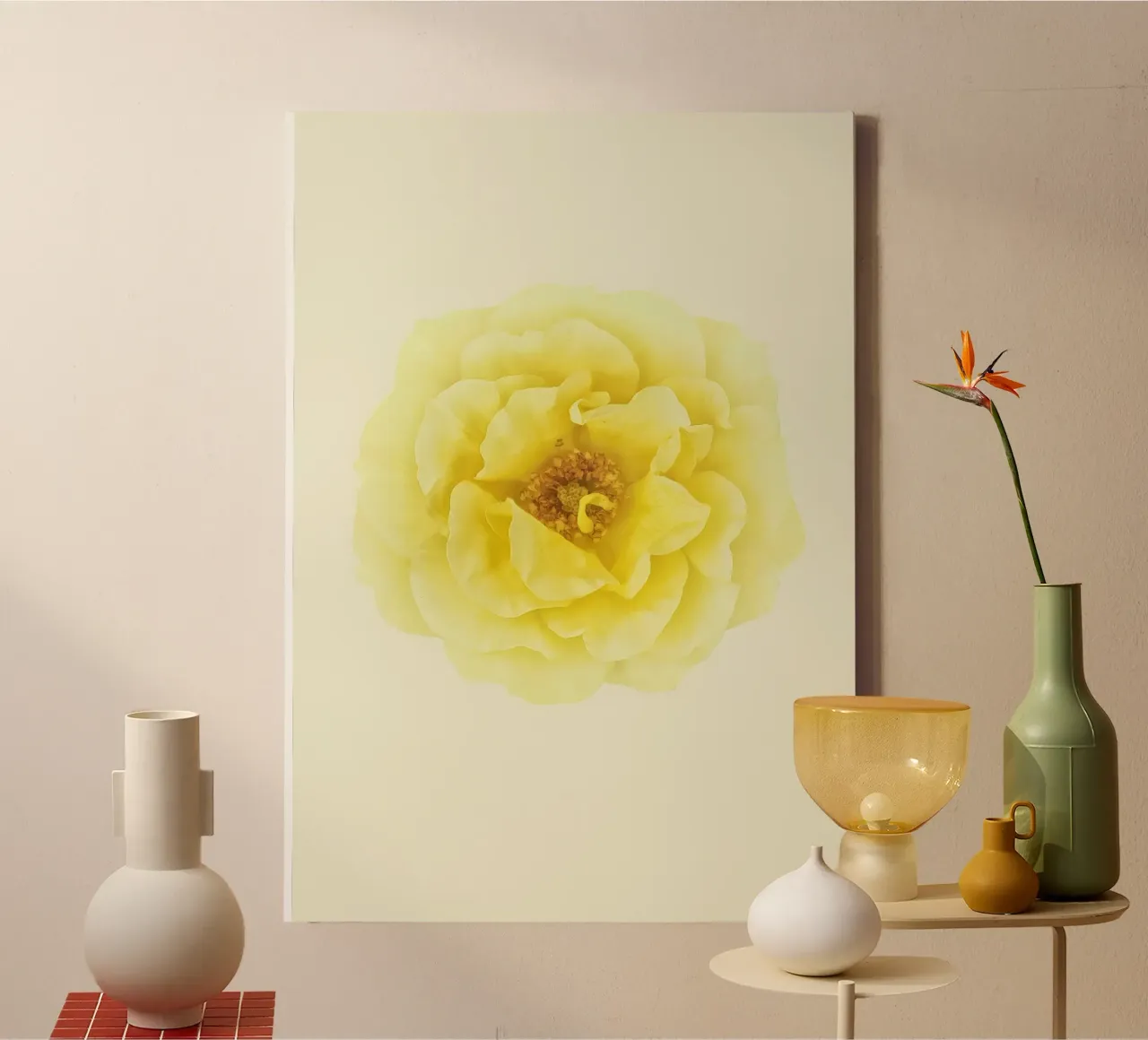 Une floraison d'une douce élégance : La rose jaune toile avec Caisse américaine de Curious Collections by Marielle Leenders