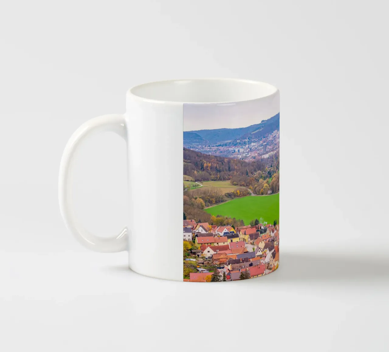 Blick über das Dorf Kunitz bis nach Jena tazza in ceramica da Marcus Beckert | Fotografie