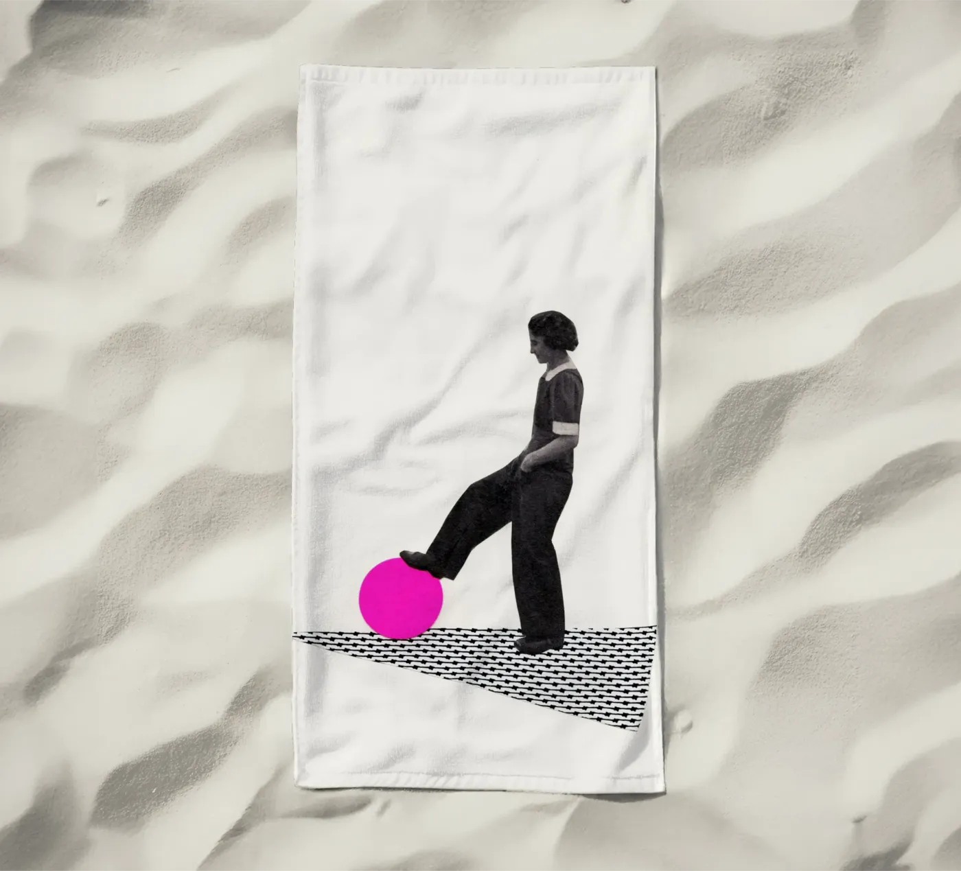 Ball Control strandhanddoek van Cassia Beck Collage