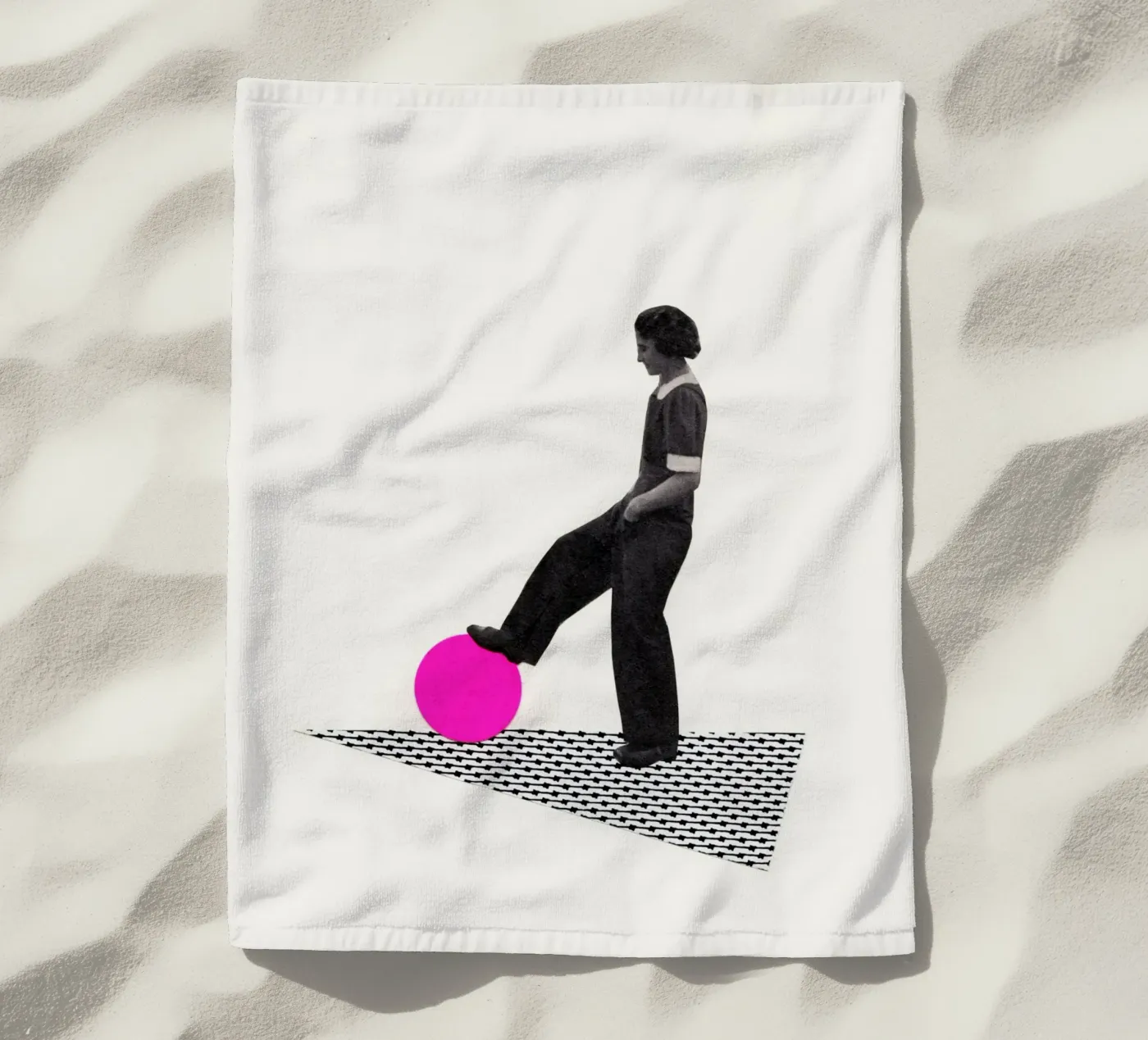 Ball Control strandhanddoek van Cassia Beck Collage