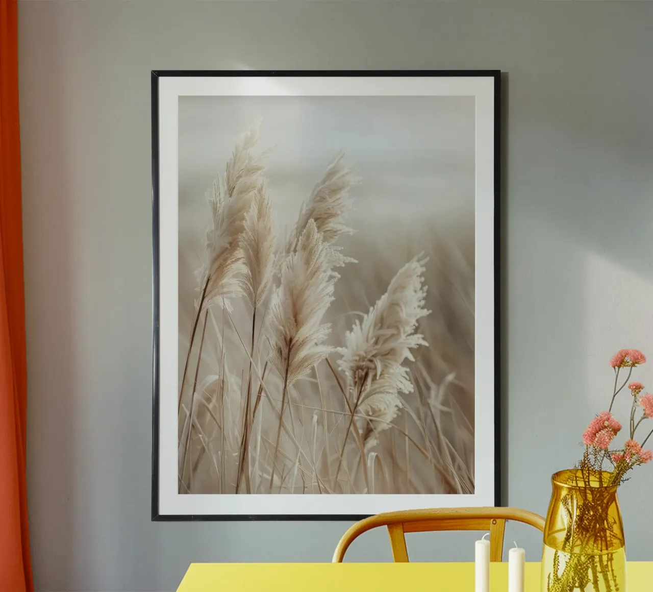 L'erba della pampa in riva al mare poster con telaio in legno da Melanie Viola