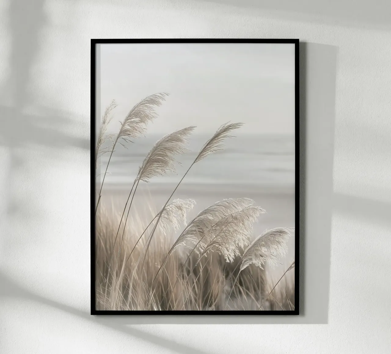 L'erba della pampa sulla costa poster con telaio in alluminio da Melanie Viola