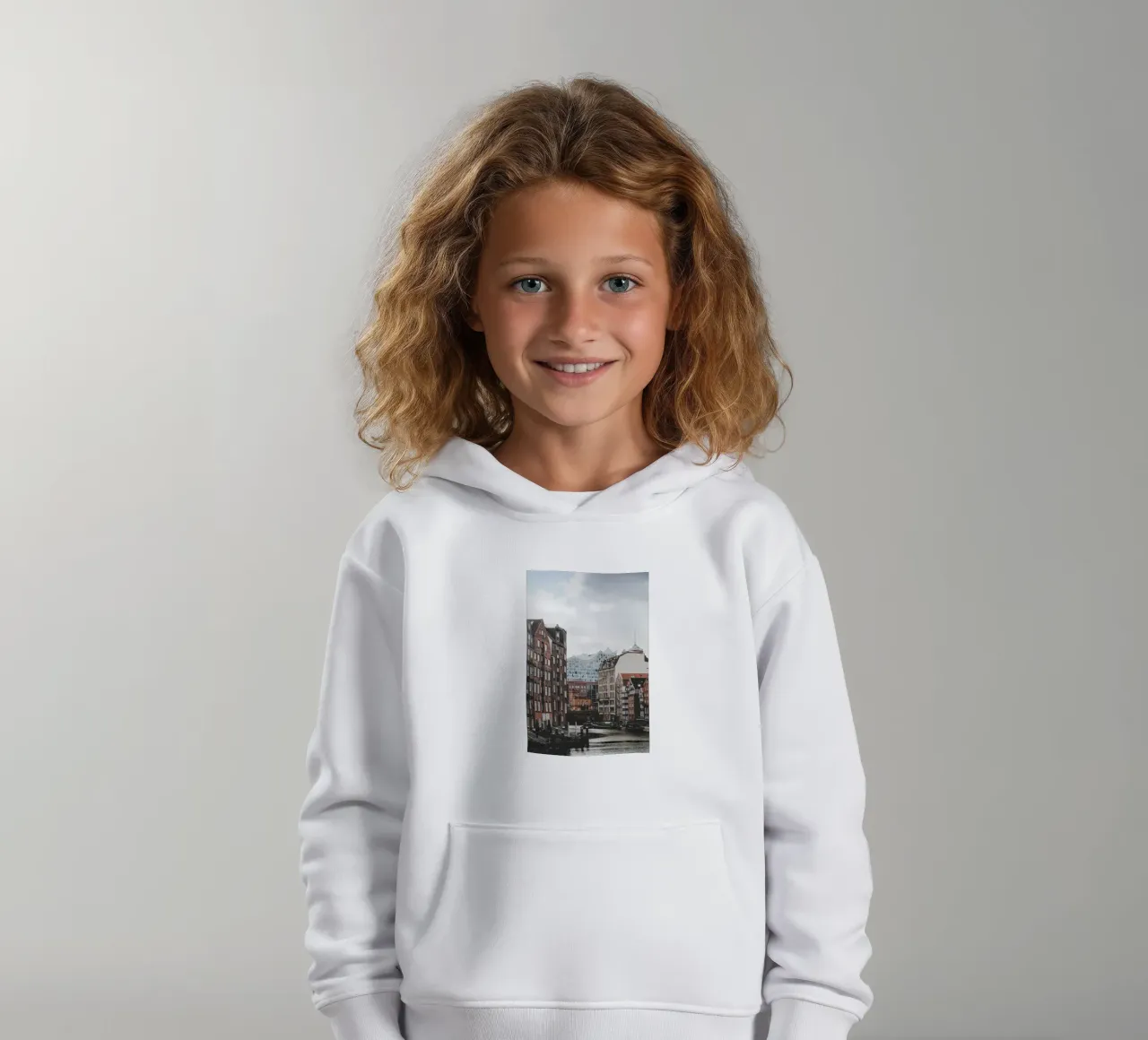Hamburgo en color: Speicherstadt y sala de conciertos Elbphilharmonie sudadera con capucha para niño de Anja Hebrank Photography