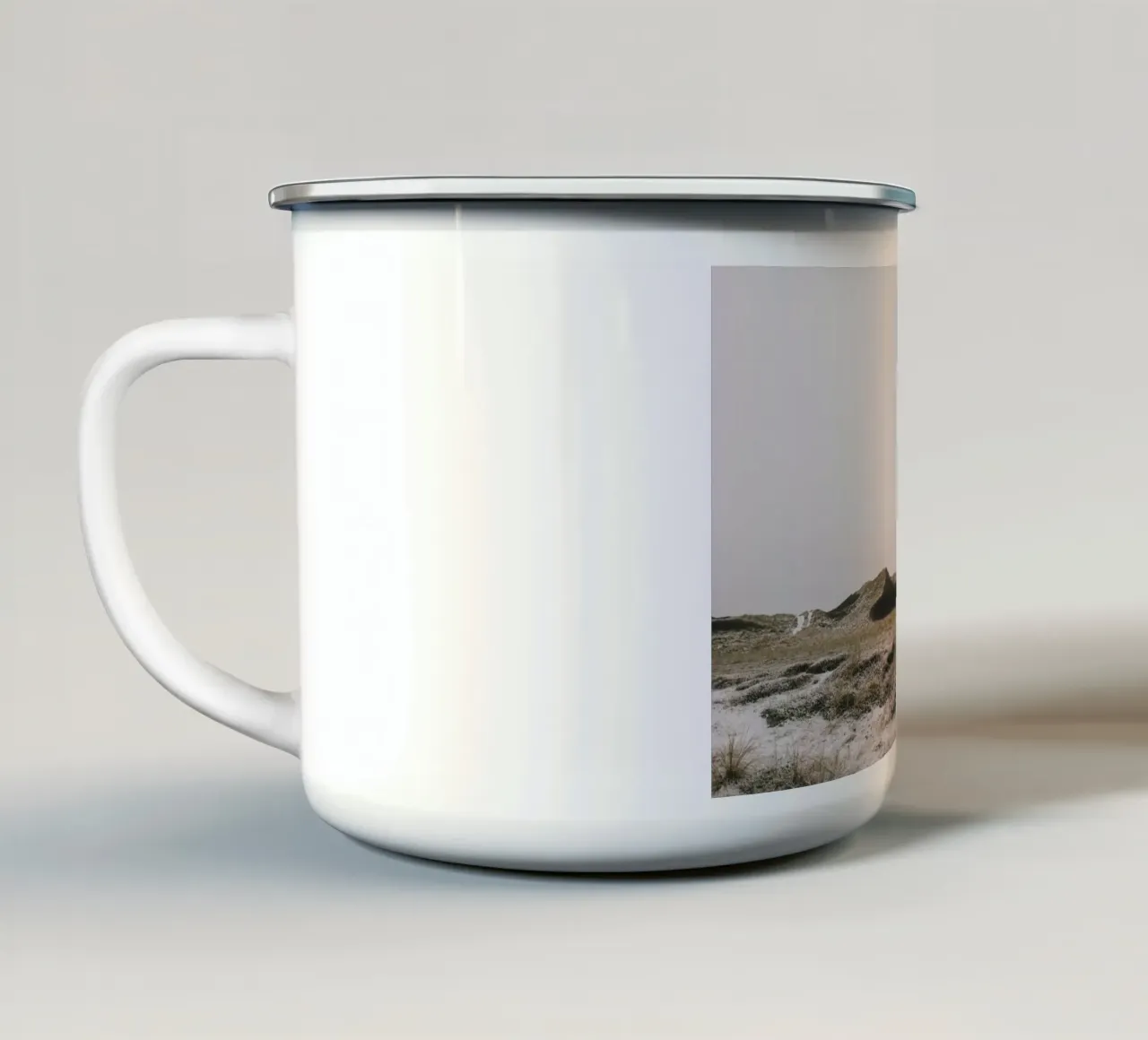 Danish Winters tazza in smalto da The Wild Creative Studio