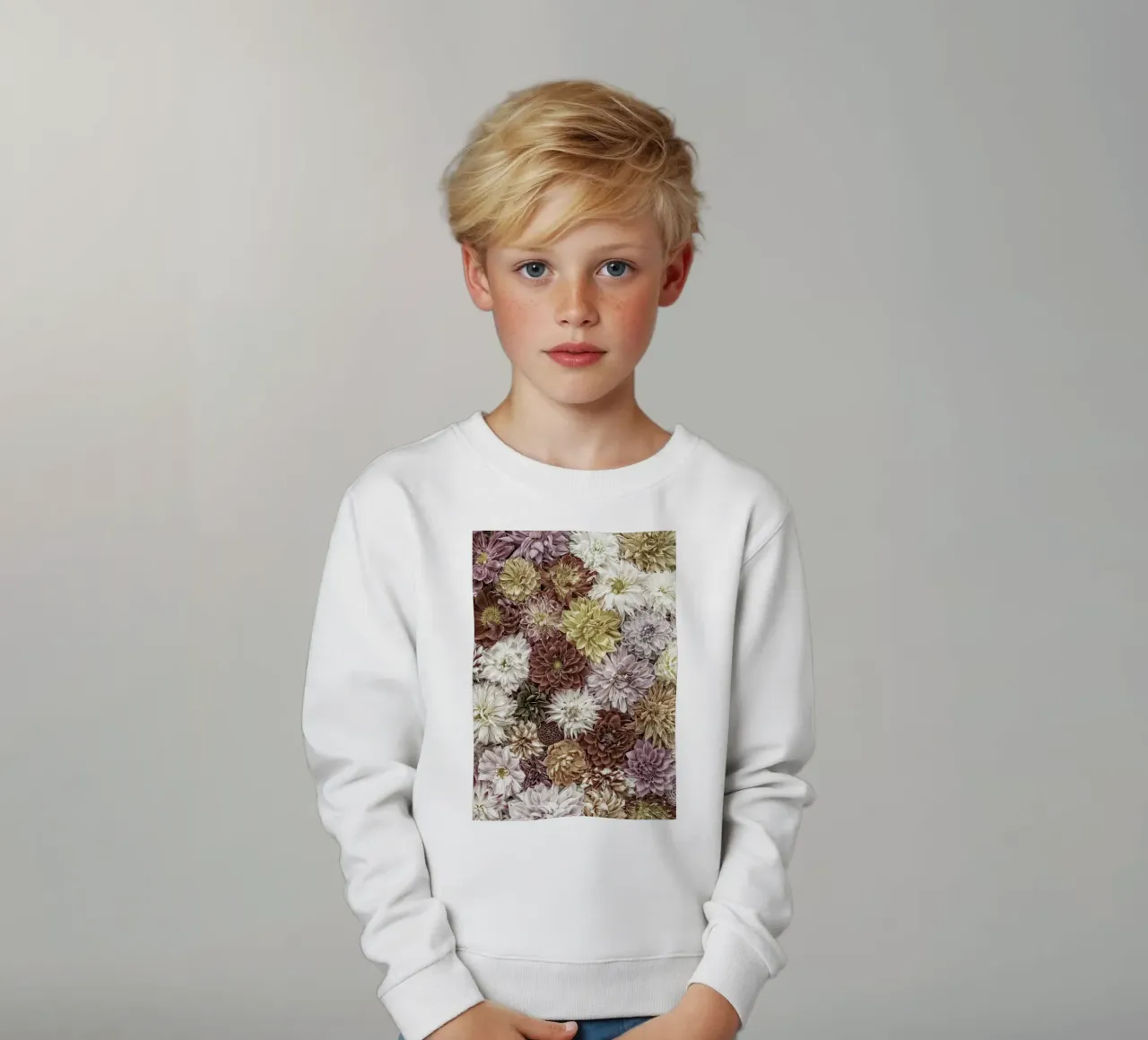 Soft Elegance in Bloom - Dalias en colores pastel sudadera para niño de Curious Collections by Marielle Leenders