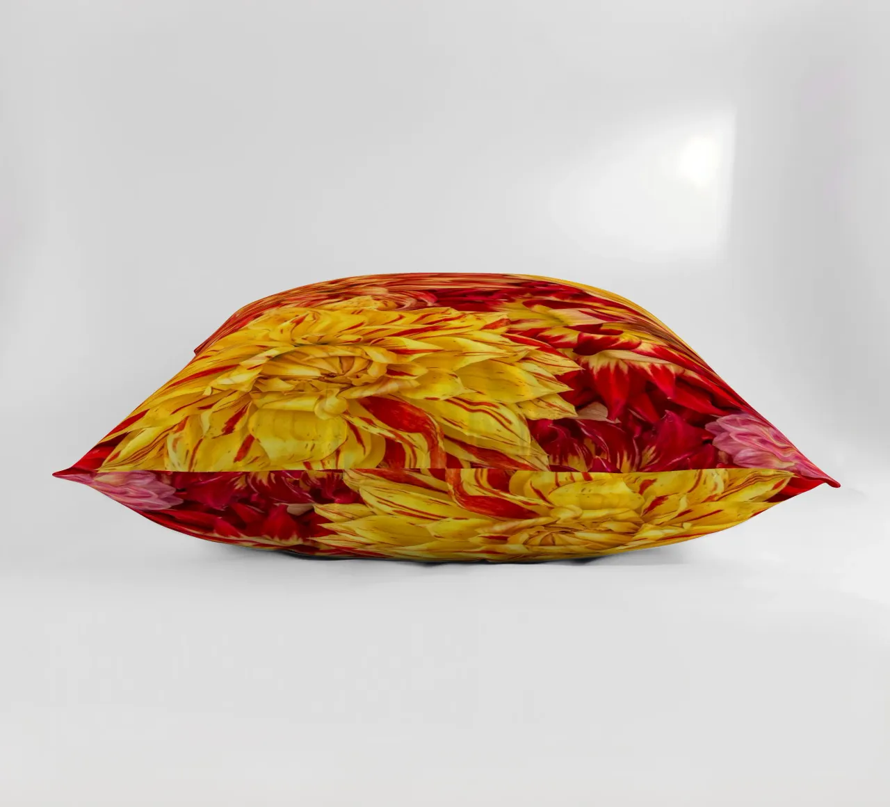 Un'esplosione di sole e calore - Dalie giallo/arancio cuscino da Curious Collections by Marielle Leenders