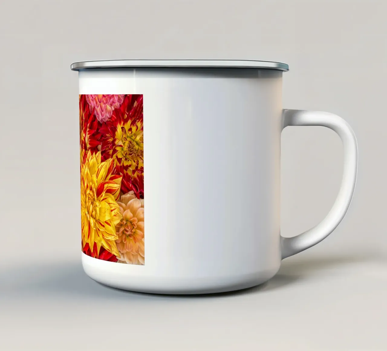 Un'esplosione di sole e calore - Dalie giallo/arancio tazza in smalto da Curious Collections by Marielle Leenders